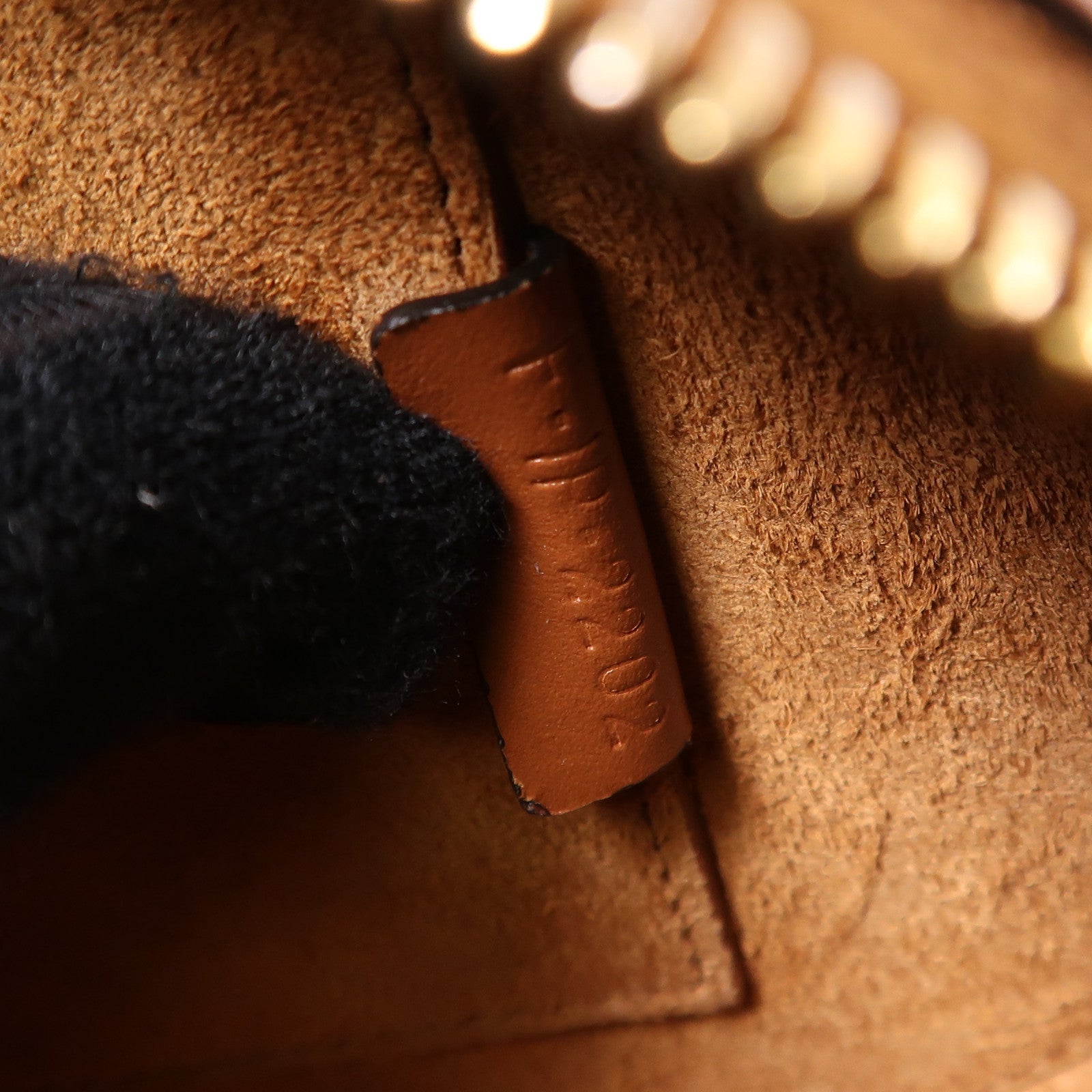 CELINE 皮革Cuir Triomphe Small Oval Bag金扣肩背袋