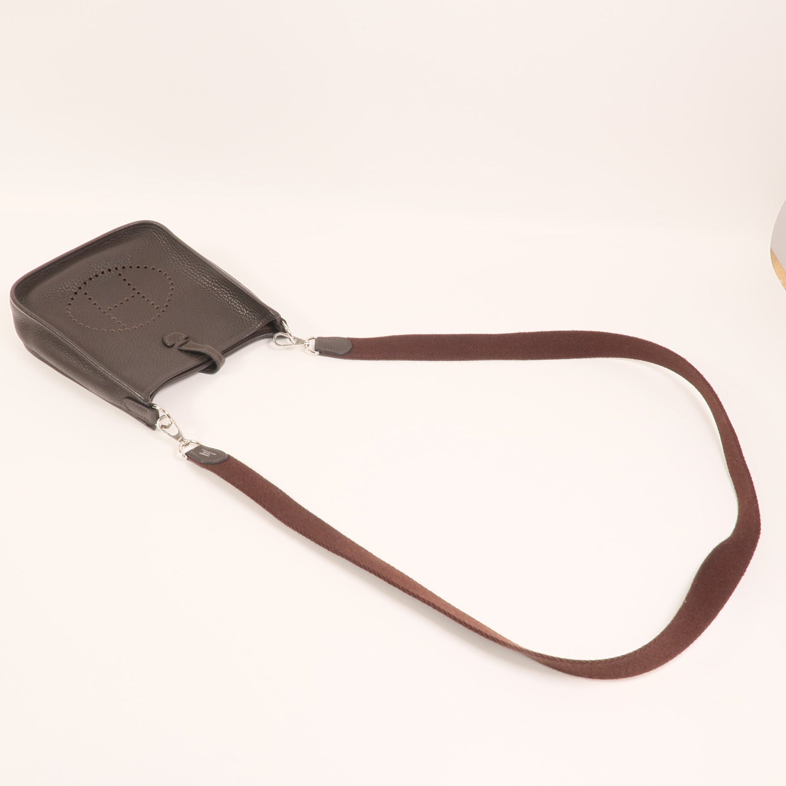 HERMES Clemence皮革Evelyne TPM銀扣肩背袋Ebene