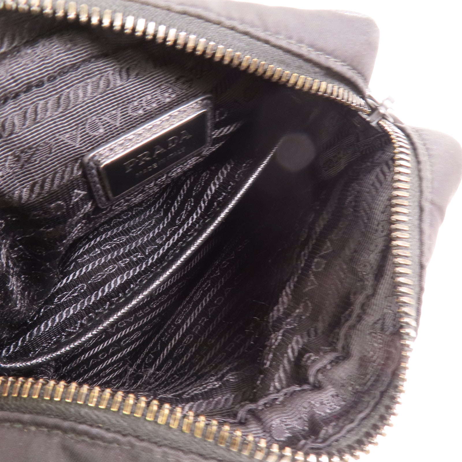 PRADA 尼龍Shoulder Bag銀扣肩背袋