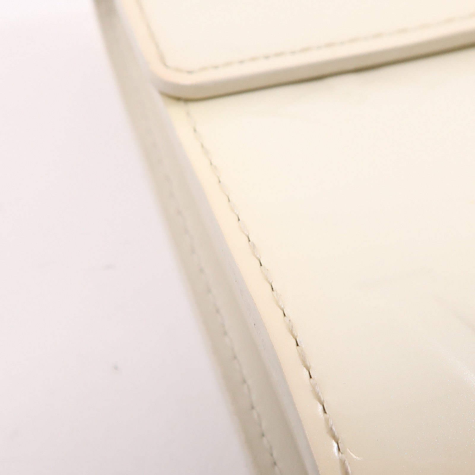 LOUIS VUITTON Vernis Wallet金扣錢包白色