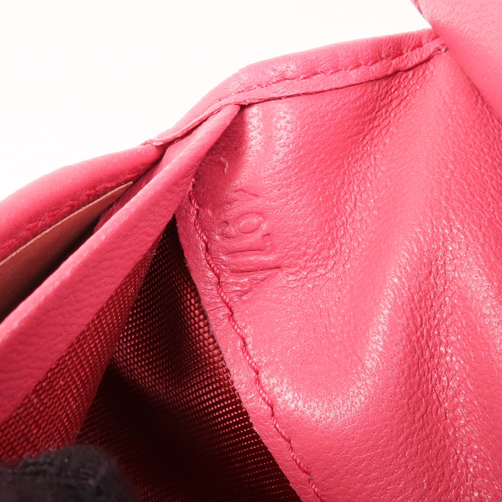 Miu Miu 牛皮皮革Matelasse金扣錢包