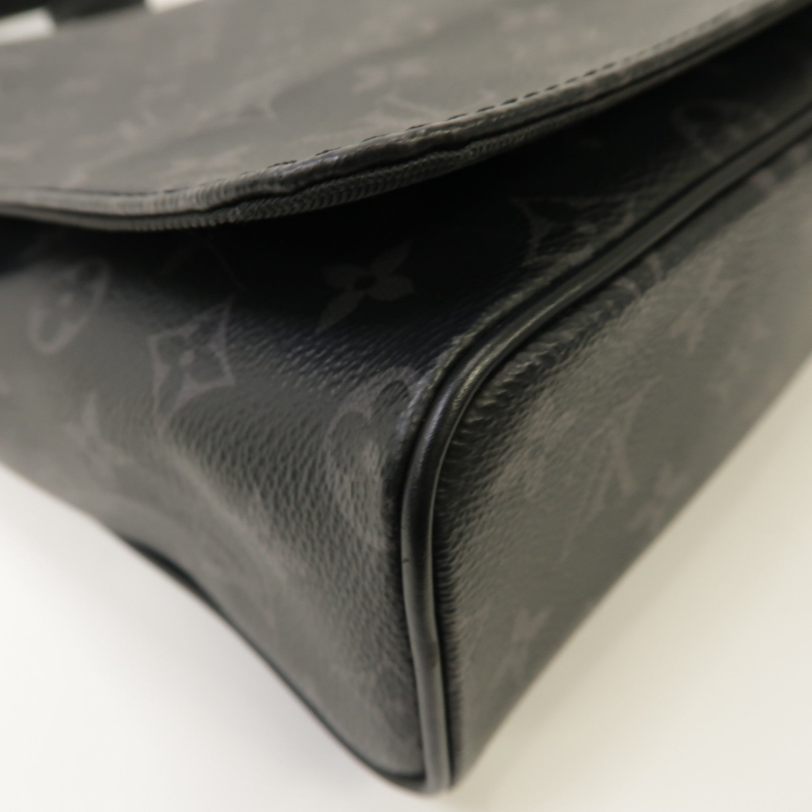 LOUIS VUITTON 【激減優惠】Monogram Eclipse District MM Messenger Bag銀扣肩背袋黑色