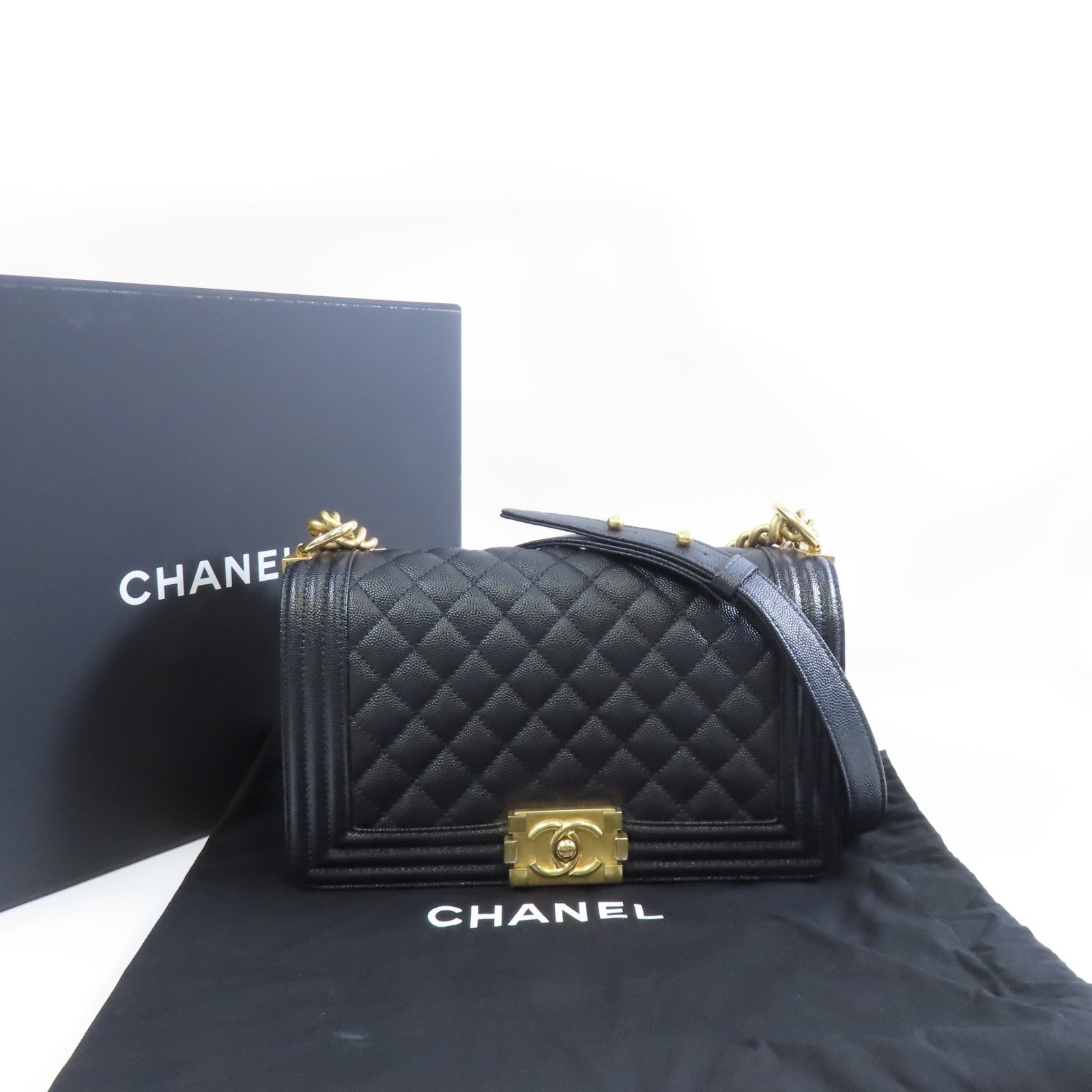 CHANEL Caviar皮革Boy 25金扣鏈帶肩背袋黑色