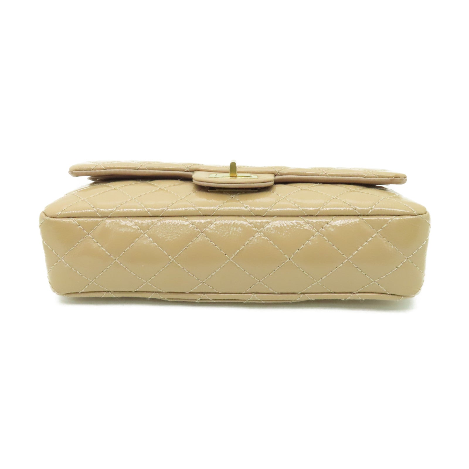 CHANEL 【清倉大減價】菱格漆皮皮革2.55 Chain Shoulder金扣鏈帶肩背袋米色