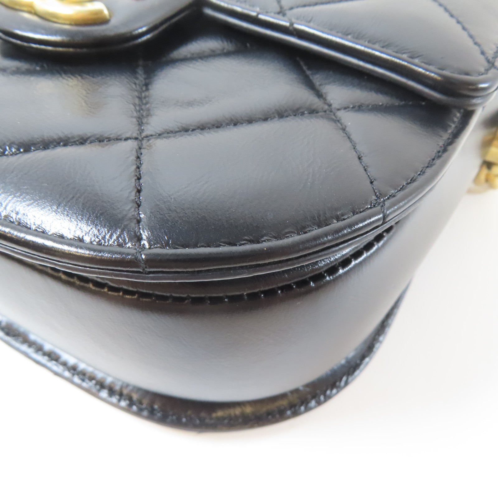 CHANEL 菱格牛皮皮革Saddle Bag金扣鏈帶肩背袋黑色