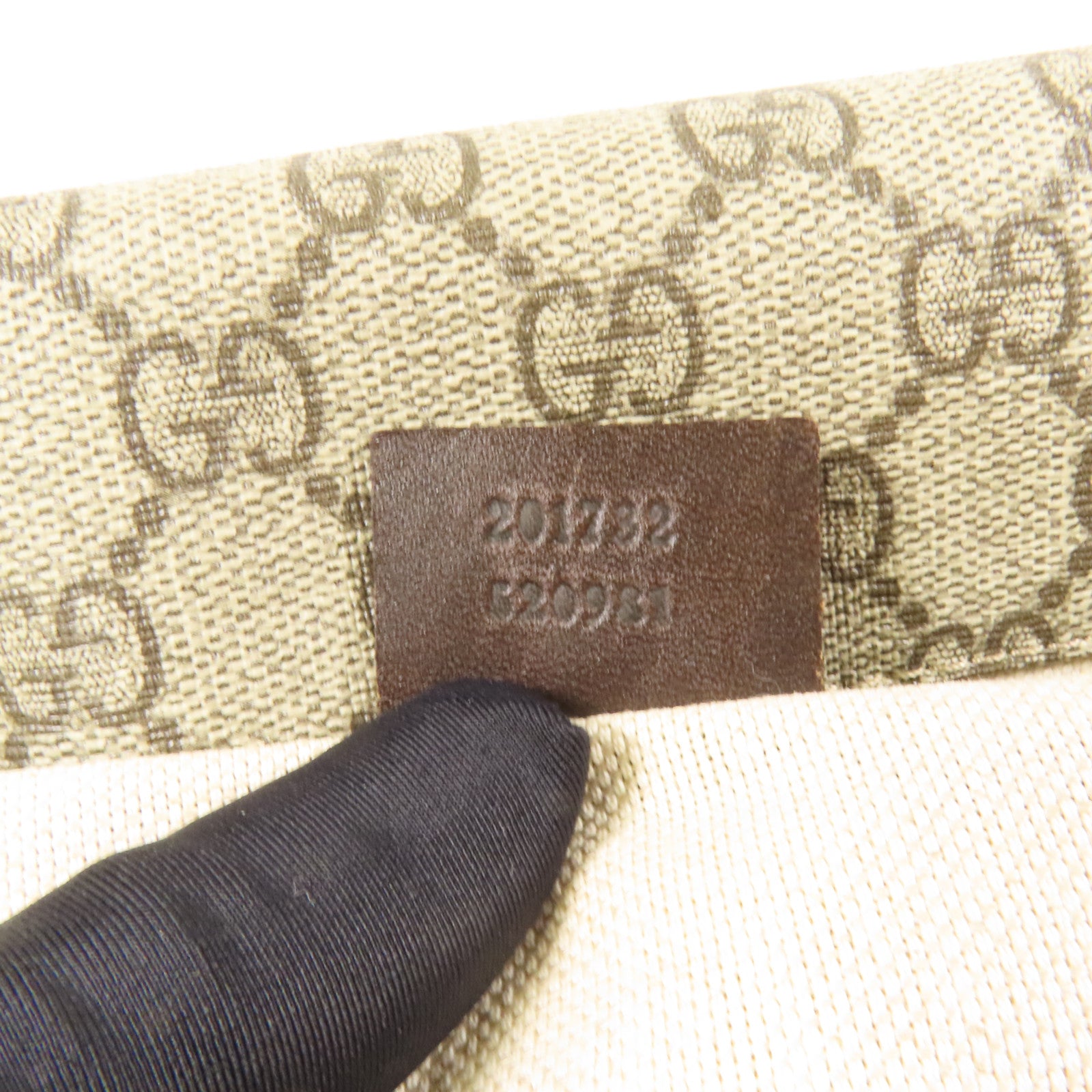 GUCCI 塗層帆布GG Messenger銀扣肩背袋
