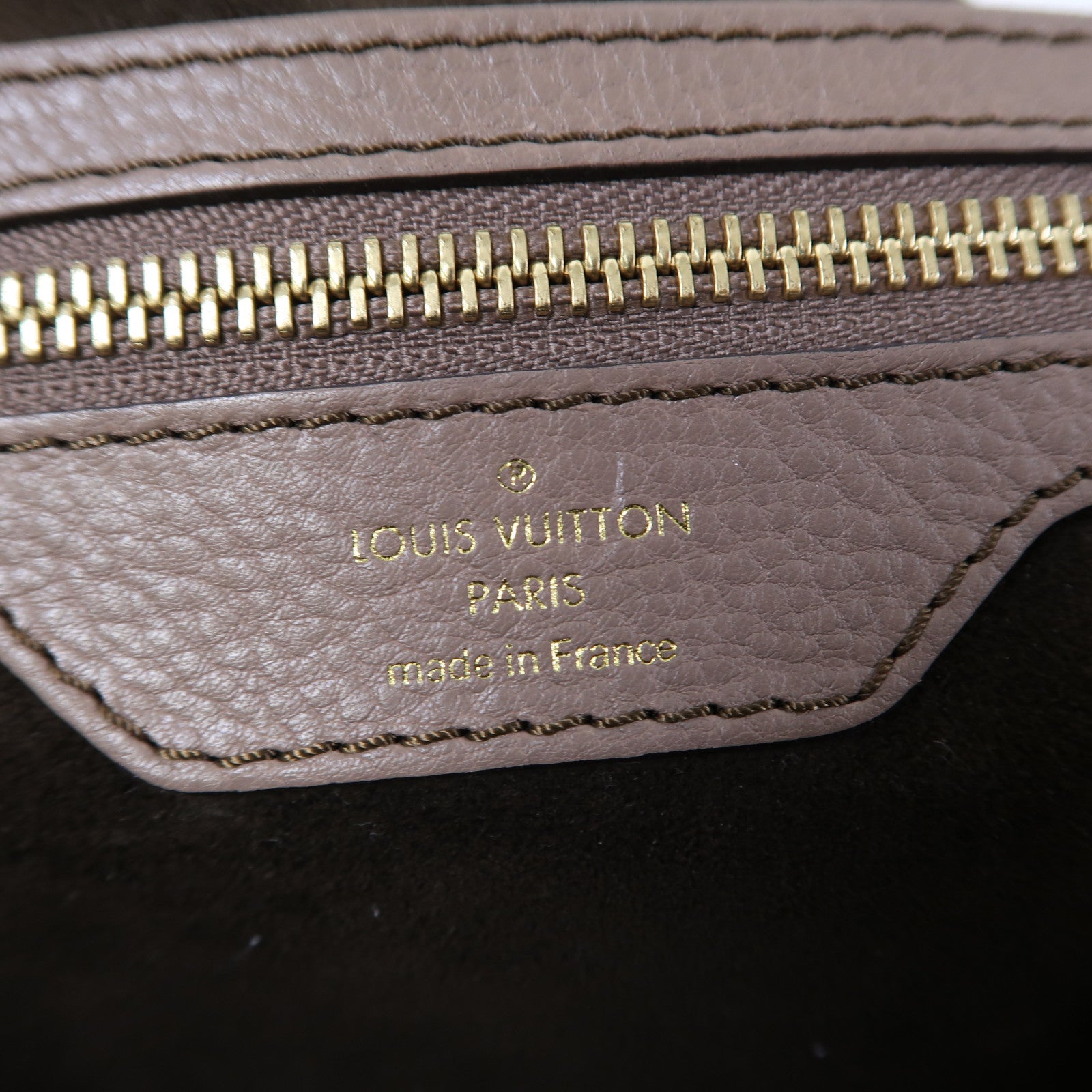 LOUIS VUITTON 【激減優惠】Mahina Shoulder Bag金扣肩背袋裸色