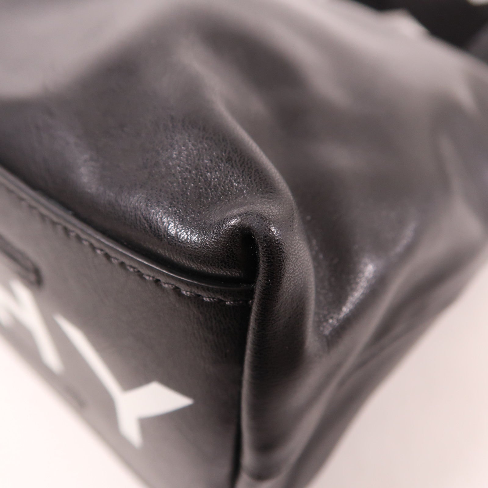 GIVENCHY 牛皮皮革Shoulder Bag銀扣肩背袋