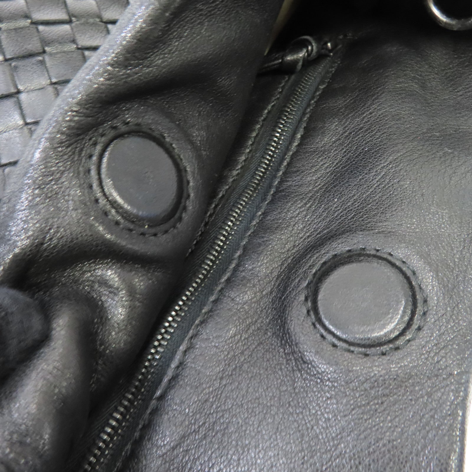 BOTTEGA VENETA 織紋牛皮皮革Shoulder Bag銀扣肩背袋黑色