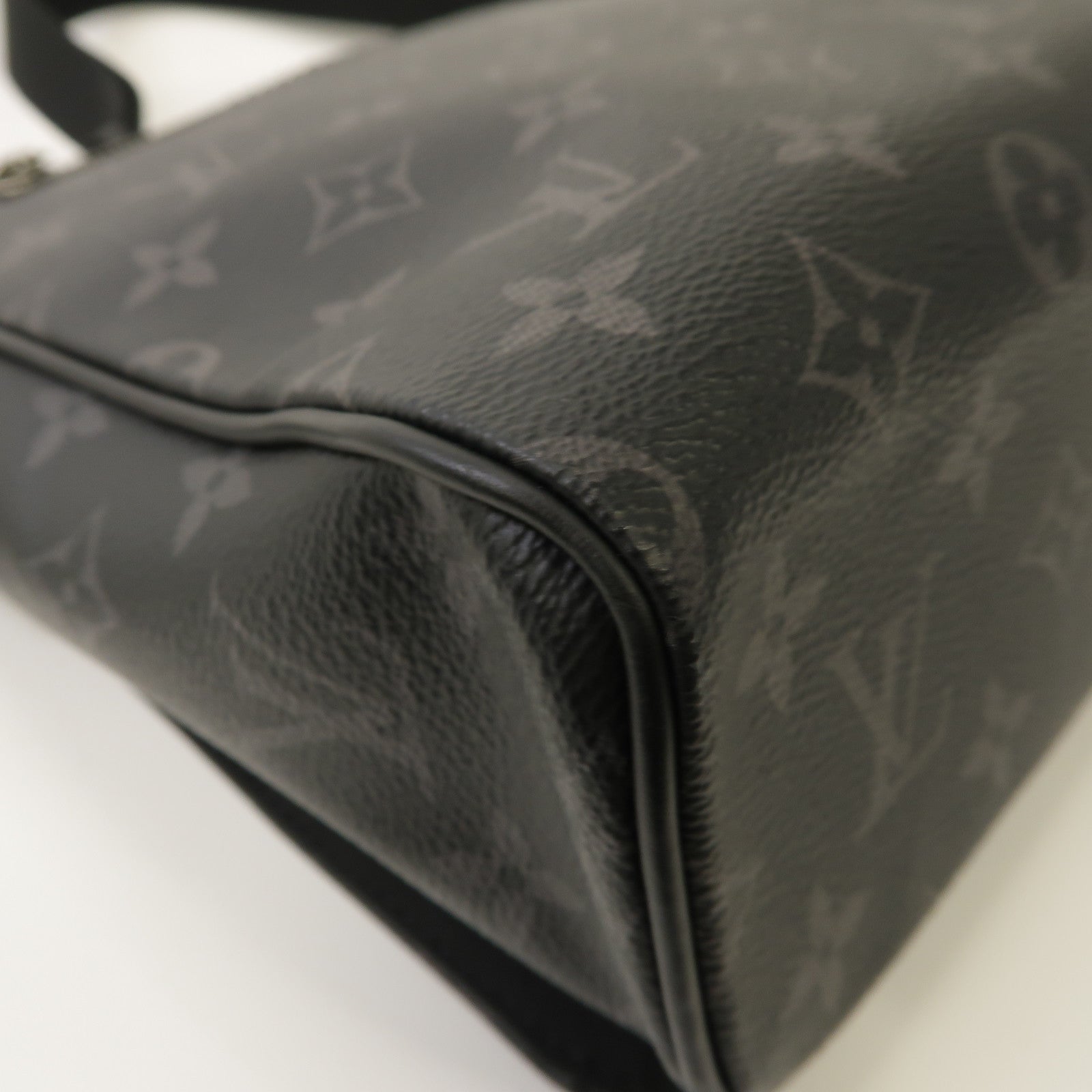 LOUIS VUITTON 【激減優惠】Monogram Eclipse District MM Messenger Bag銀扣肩背袋黑色
