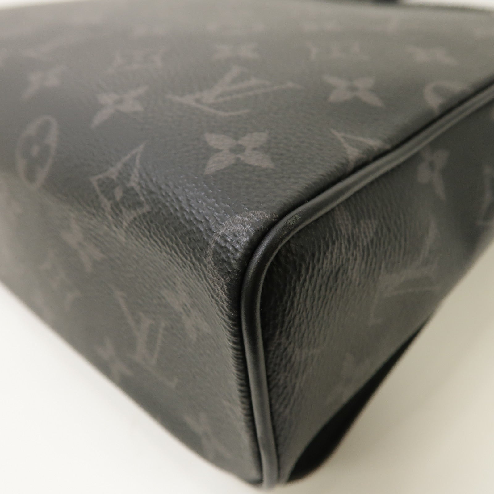 LOUIS VUITTON 【激減優惠】Monogram Eclipse District MM Messenger Bag銀扣肩背袋黑色