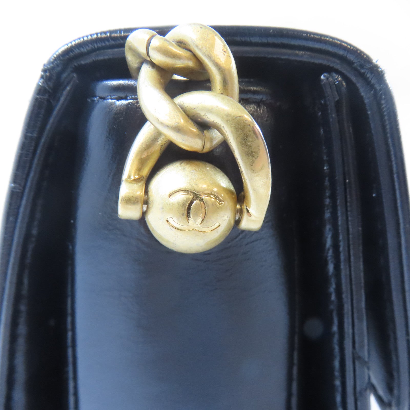 CHANEL 菱格牛皮皮革Saddle Bag金扣鏈帶肩背袋黑色