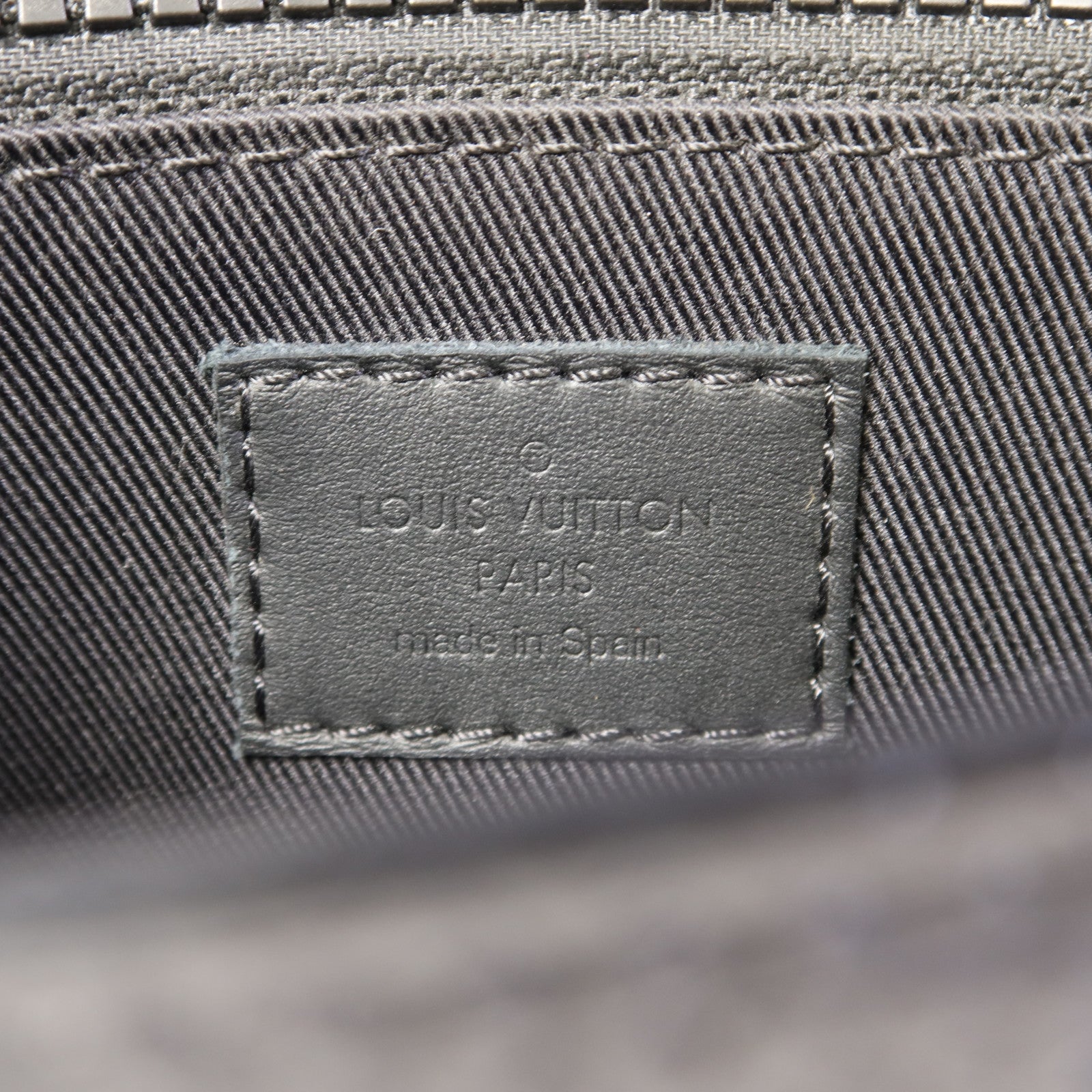 LOUIS VUITTON Taurillon Monogram S Lock Sling肩背袋