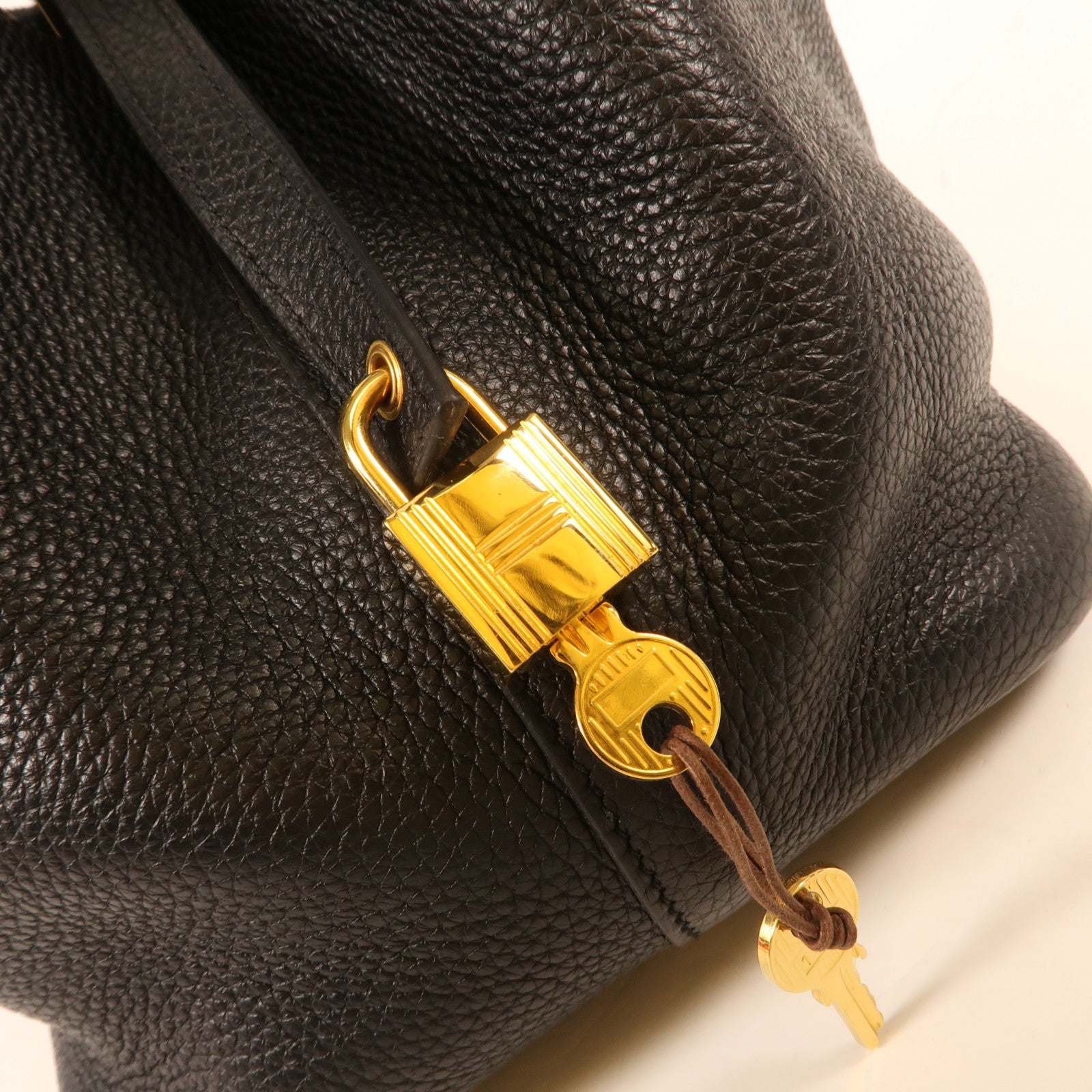 HERMES Clemence皮革Picotin MM金扣手挽袋Noir