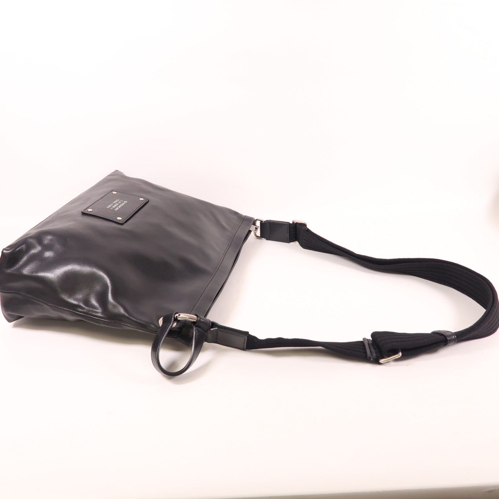 GIVENCHY 牛皮皮革Shoulder Bag銀扣肩背袋