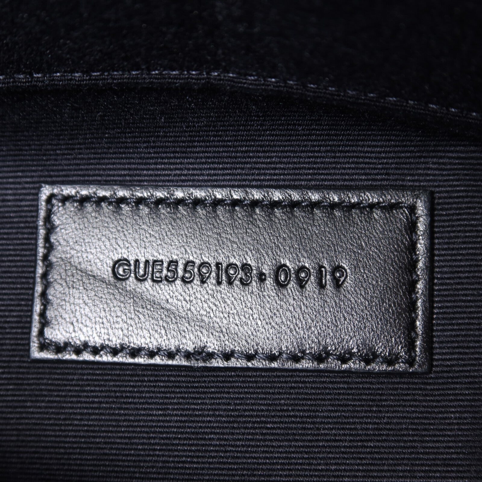 YVES SAINT LAURENT 牛皮皮革Pouch金扣手拿包