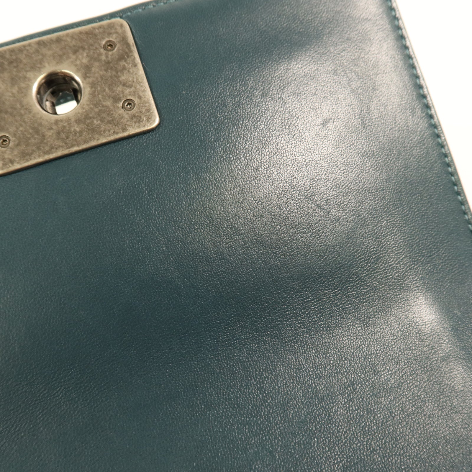 CHANEL Velvet Boy 20銀扣肩背袋