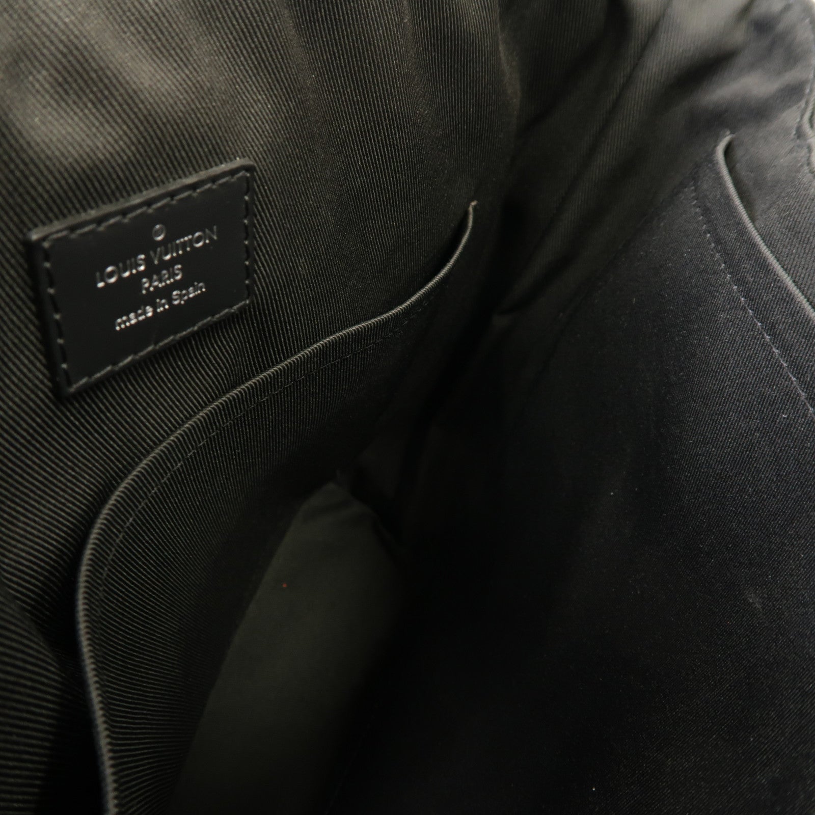 LOUIS VUITTON 【激減優惠】Monogram Eclipse District MM Messenger Bag銀扣肩背袋黑色
