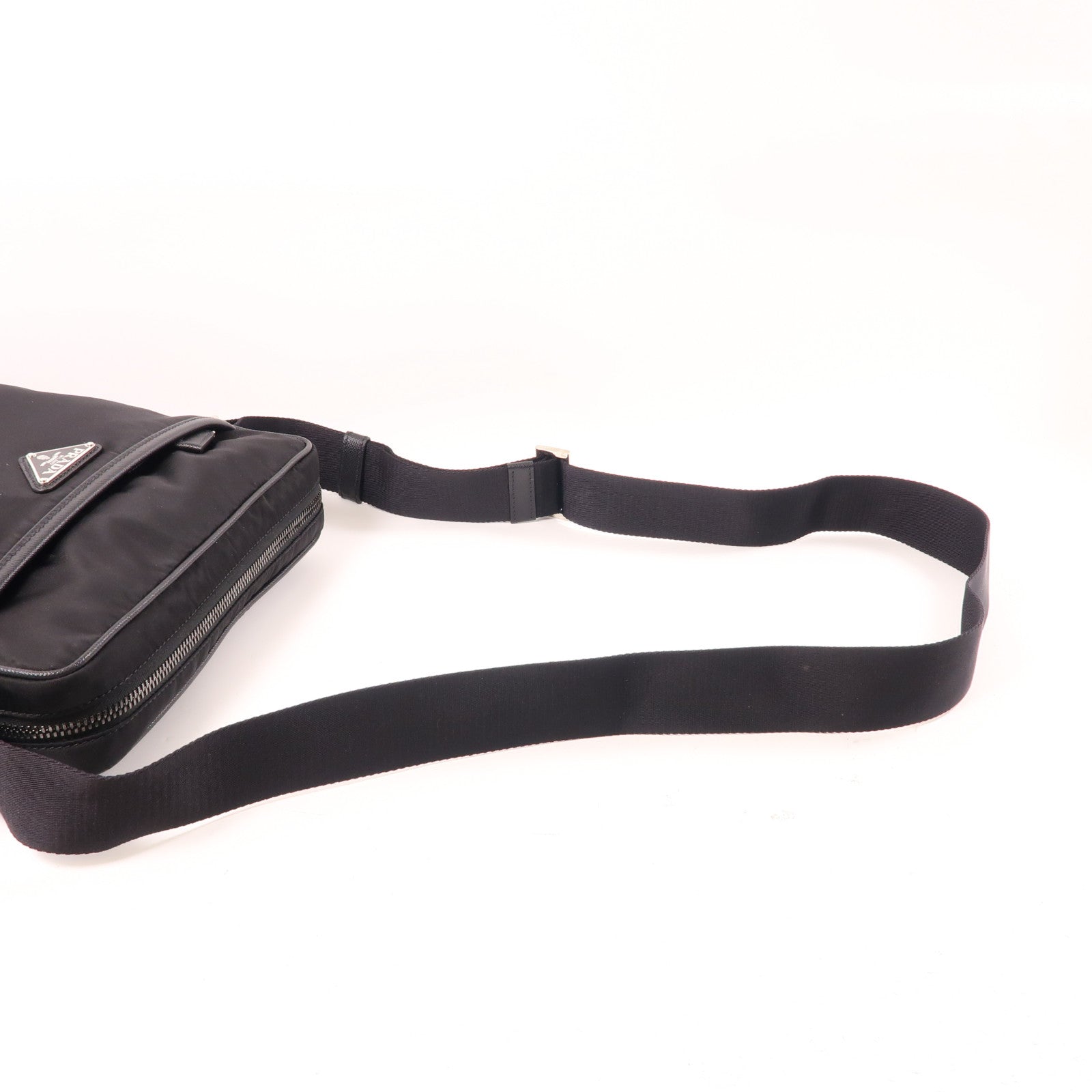 PRADA 尼龍Shoulder Bag銀扣肩背袋黑色