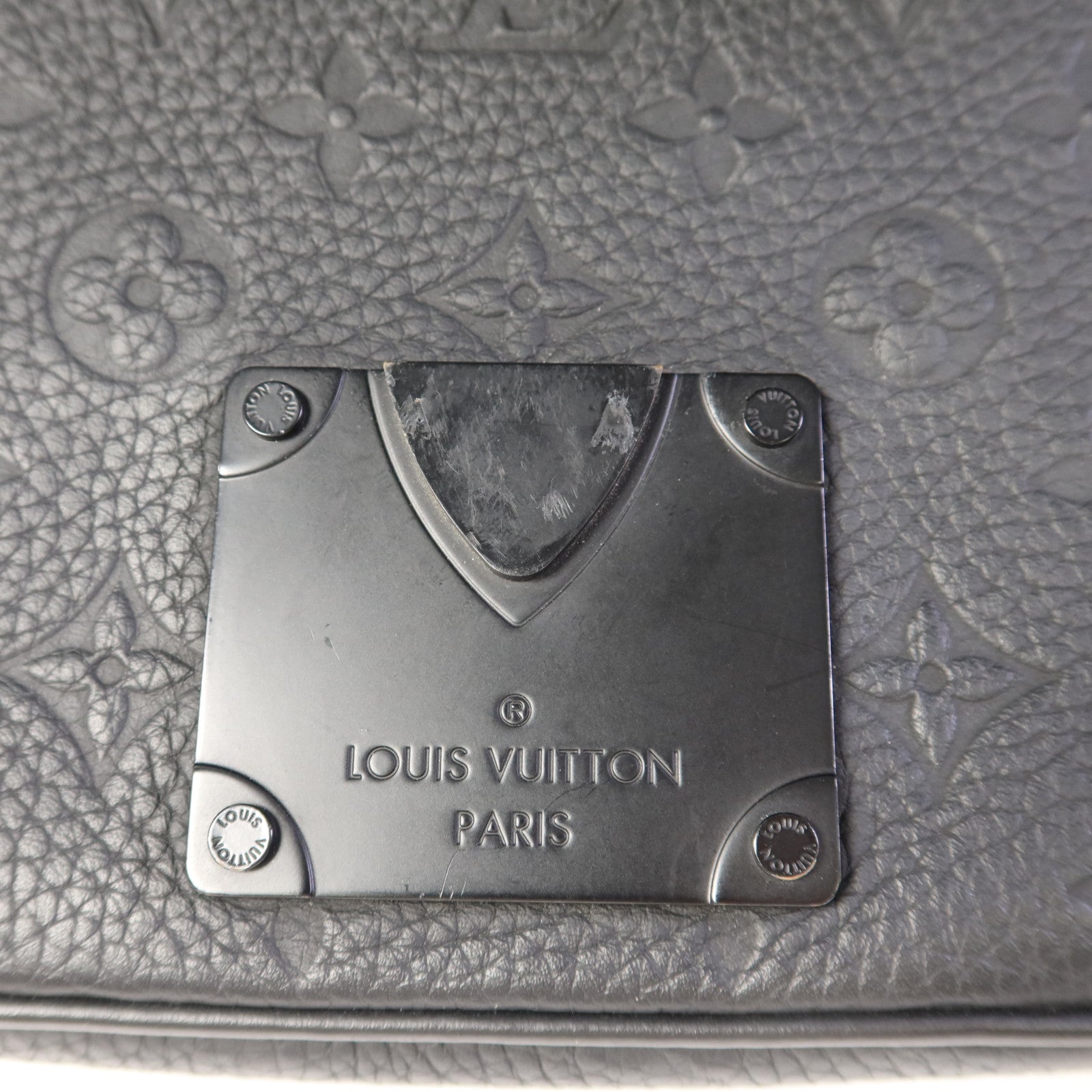 LOUIS VUITTON Taurillon Monogram S Lock Sling肩背袋
