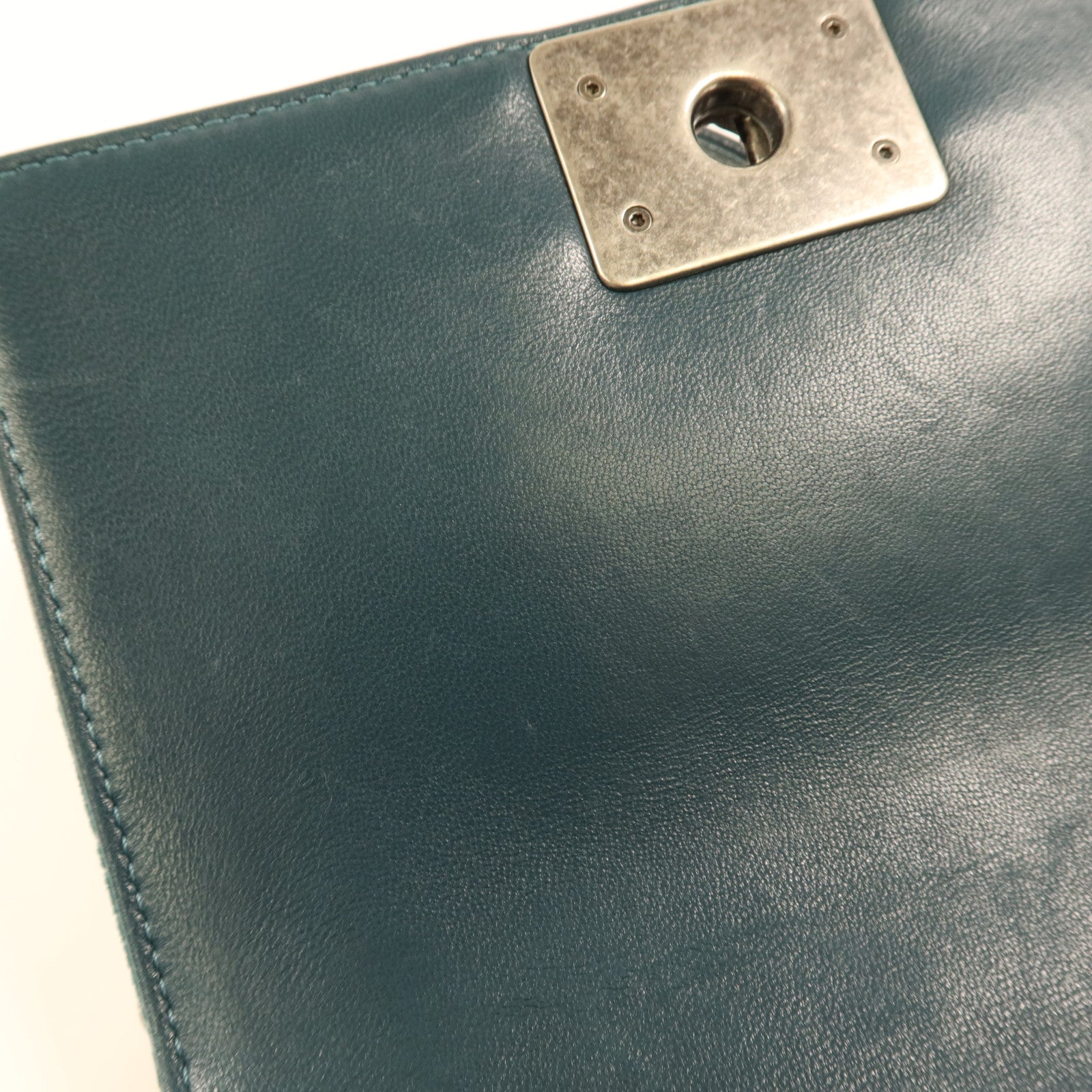 CHANEL Velvet Boy 20銀扣肩背袋