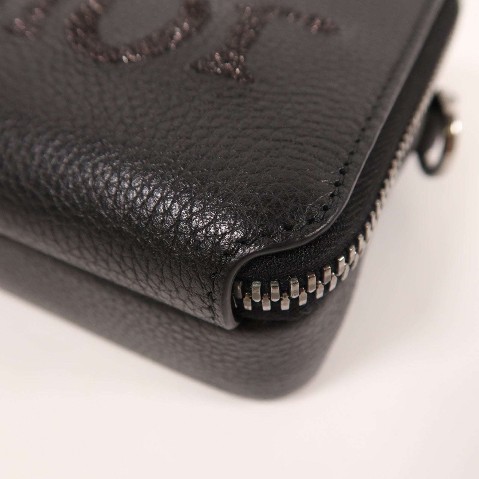 Dior 牛皮皮革ERL Pouch銀扣肩背袋