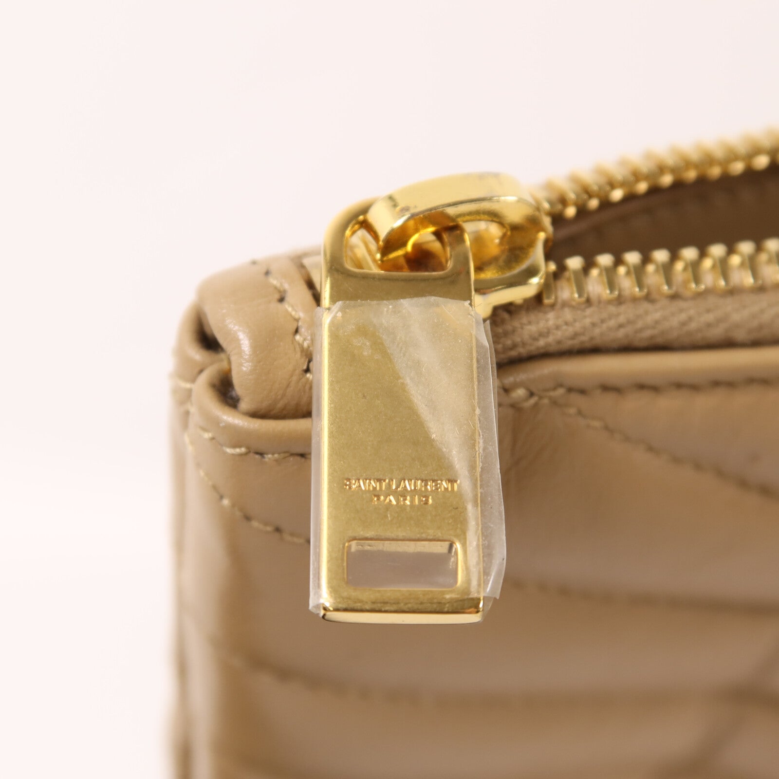 YVES SAINT LAURENT 牛皮皮革Pouch金扣手拿包