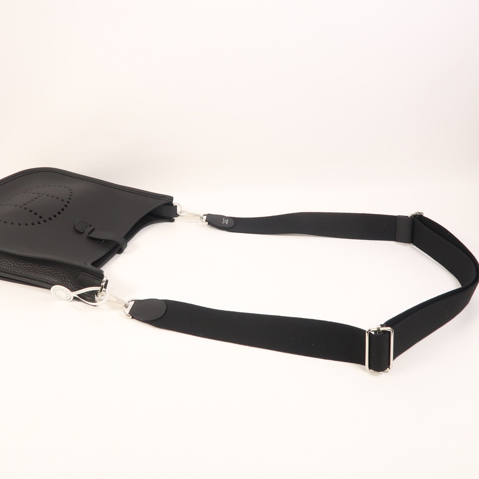 HERMES Clemence皮革Evelyne 23銀扣肩背袋Noir