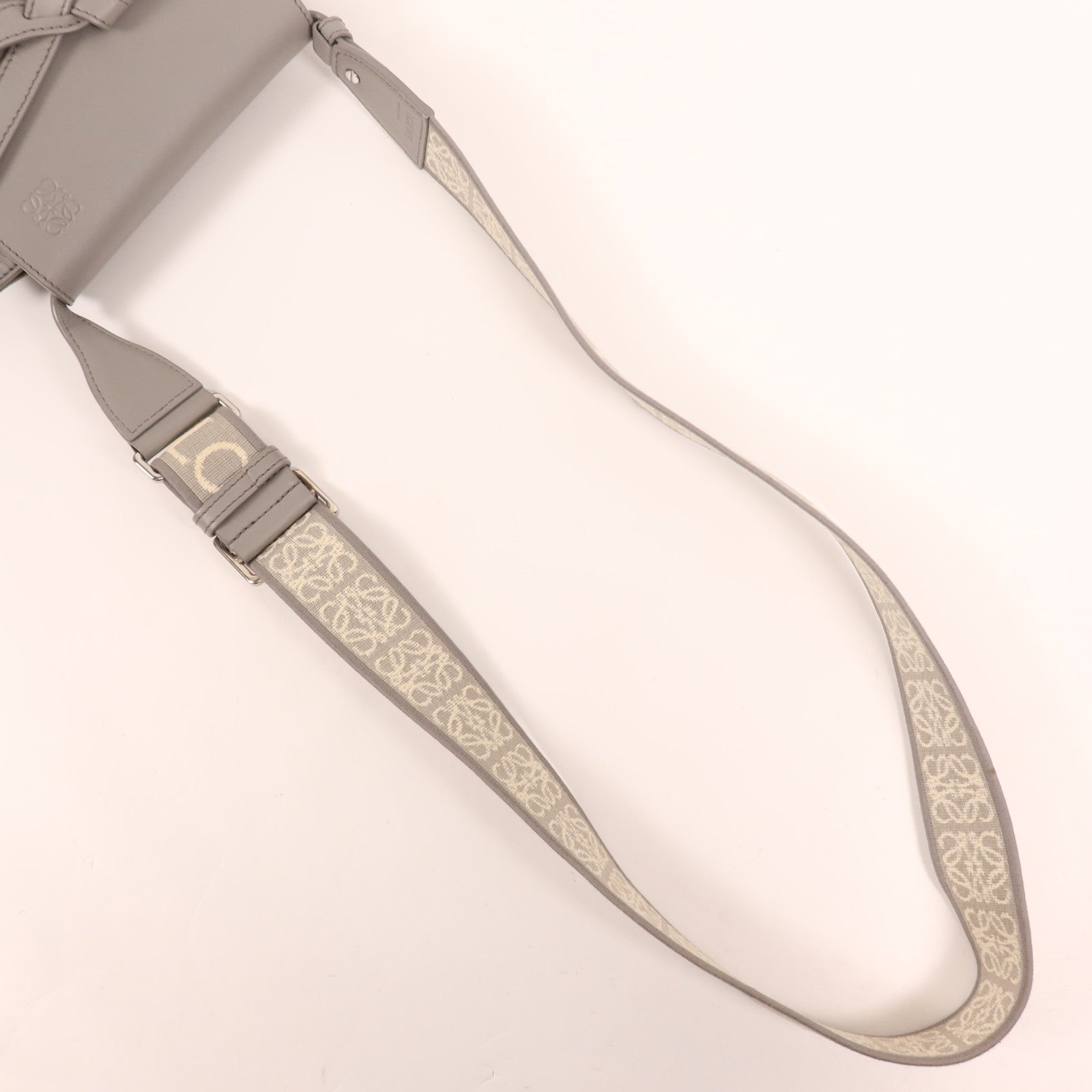 LOEWE 牛皮皮革Mini Gate銀扣肩背袋