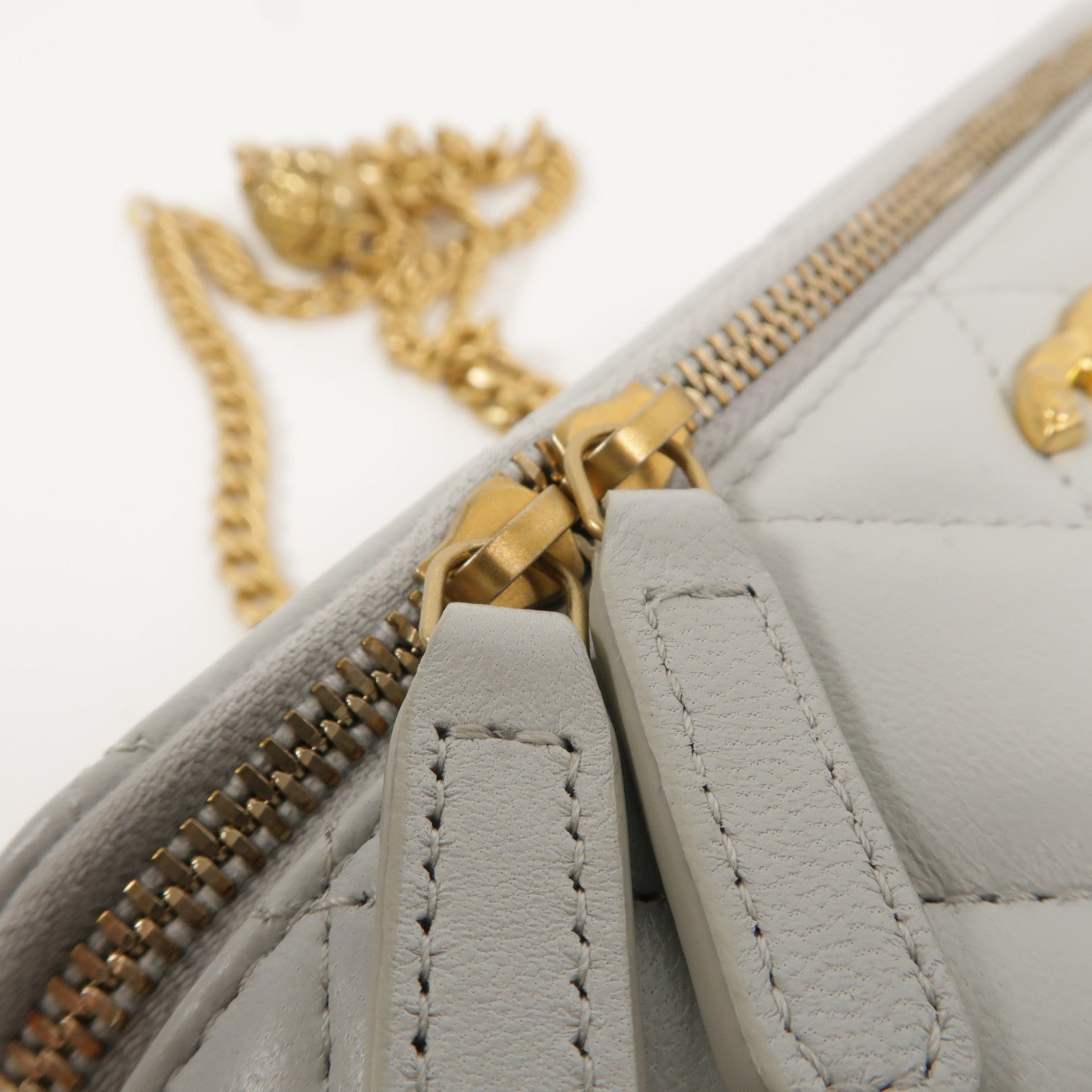 CHANEL 羊皮皮革Camellia Chain Vanity Case鏈帶肩背袋