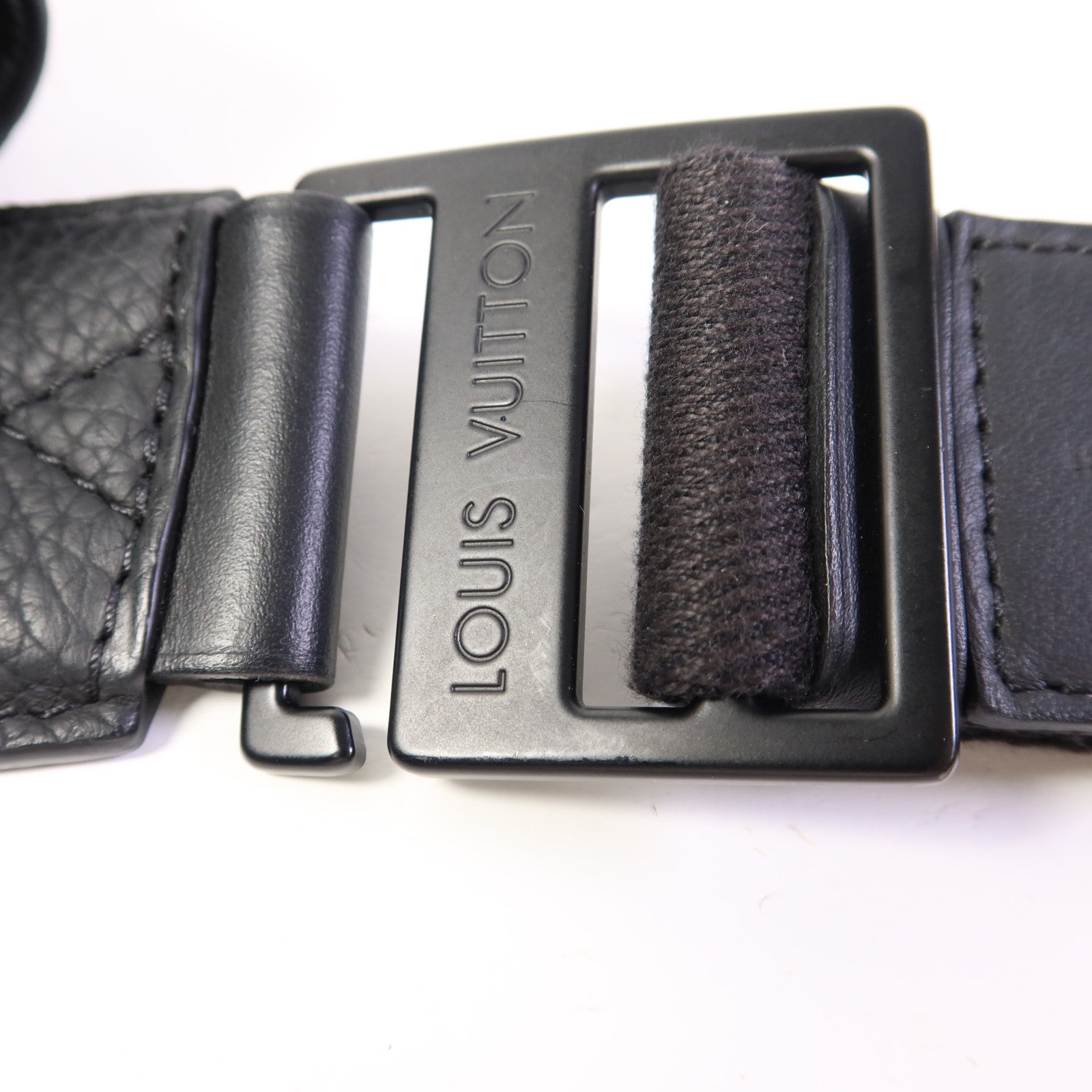 LOUIS VUITTON Taurillon Monogram S Lock Sling肩背袋