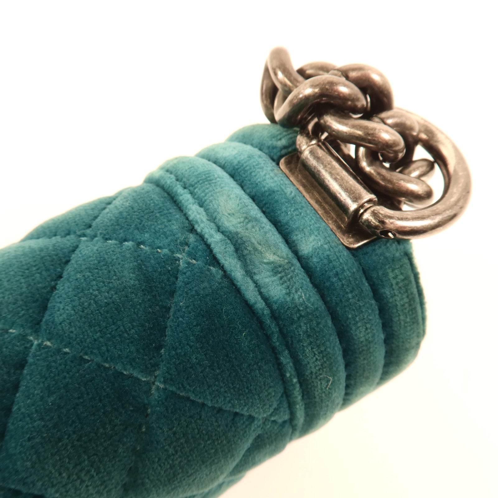 CHANEL Velvet Boy 20銀扣肩背袋