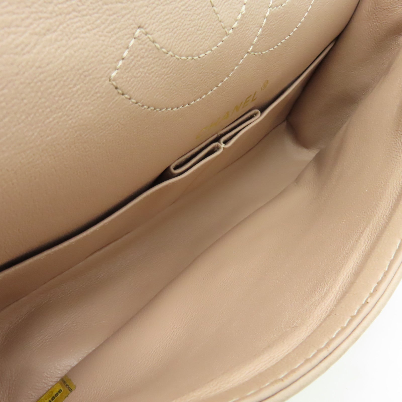 CHANEL 【清倉大減價】菱格漆皮皮革2.55 Chain Shoulder金扣鏈帶肩背袋米色