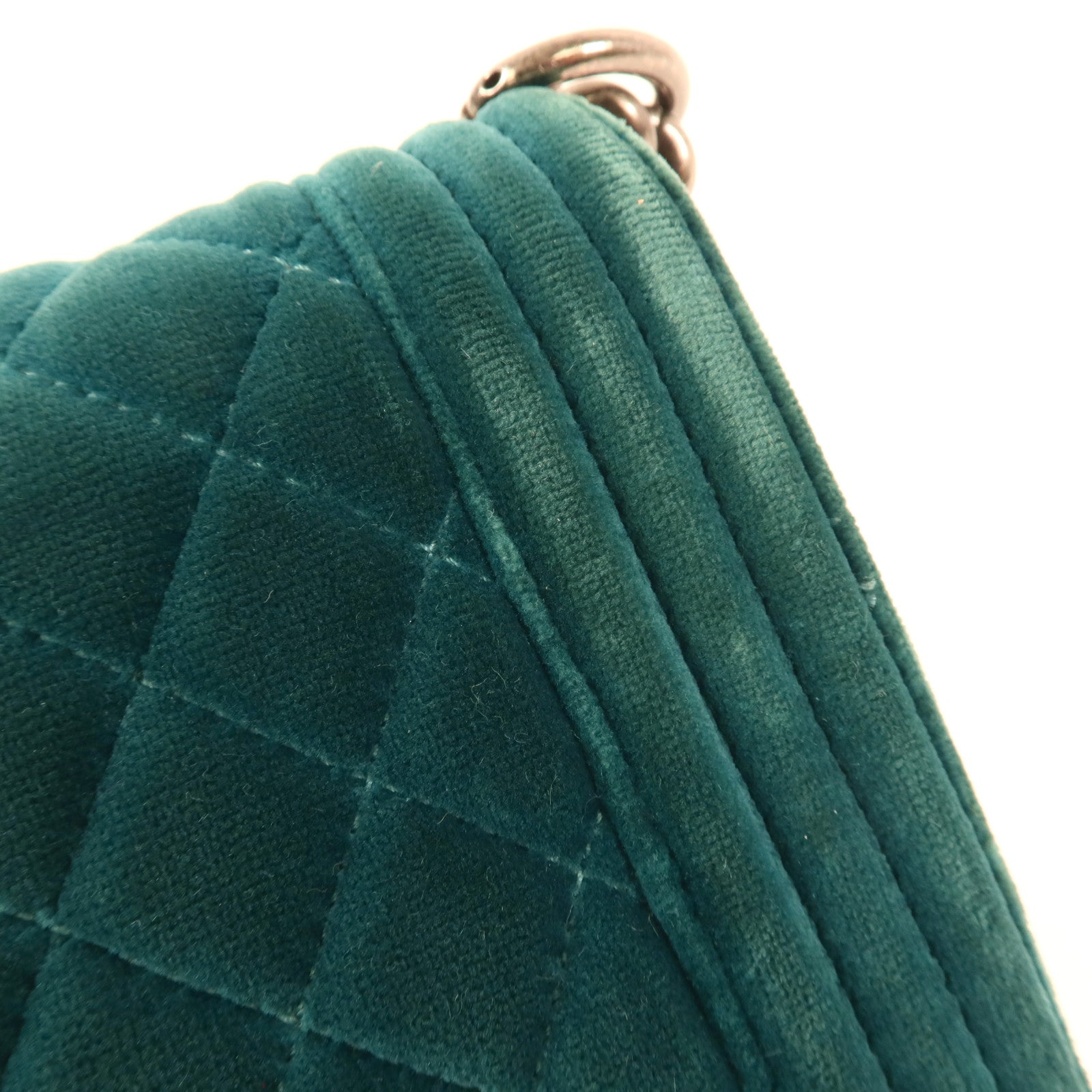 CHANEL Velvet Boy 20銀扣肩背袋