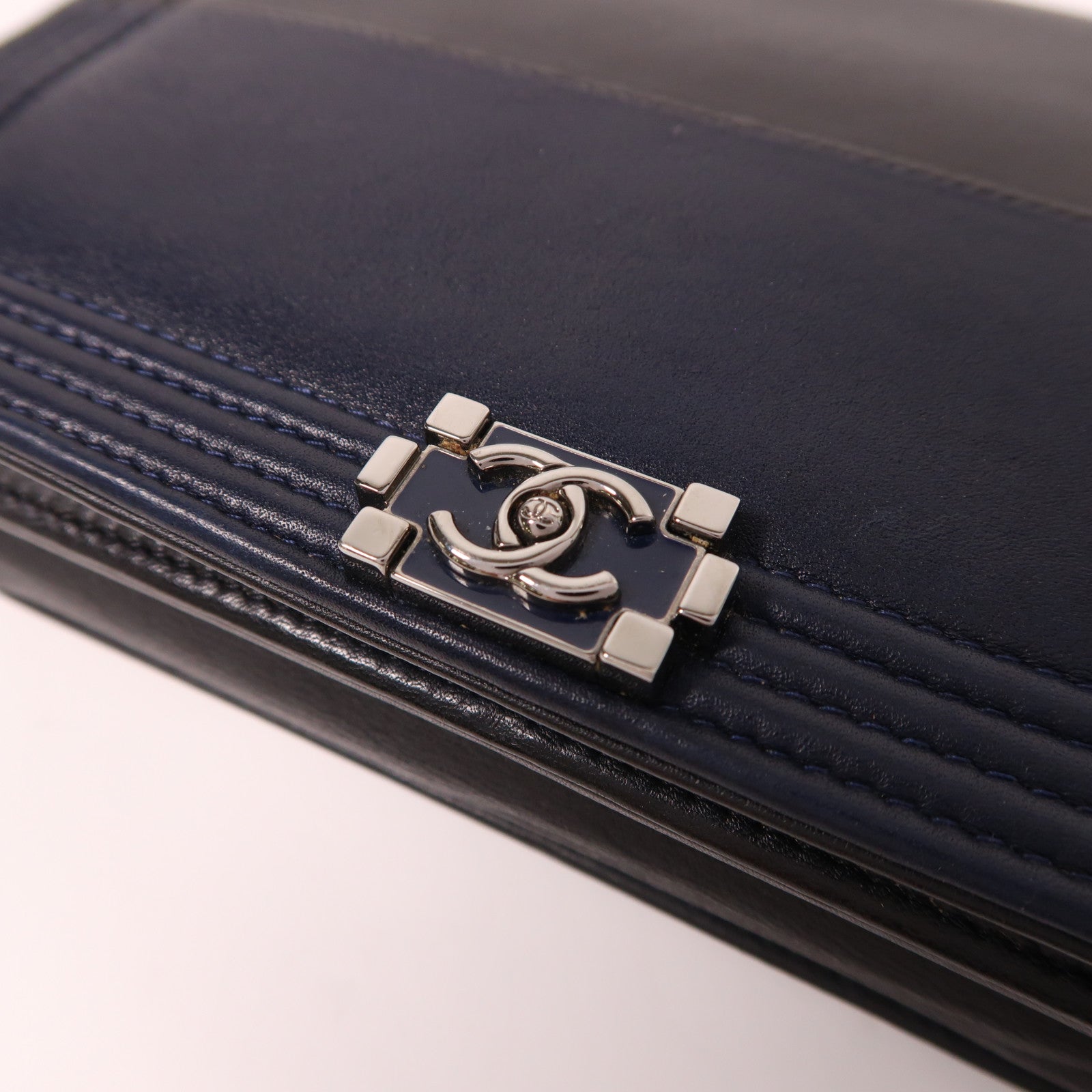 CHANEL 皮革WOC銀扣鏈帶肩背袋藍色/黑色