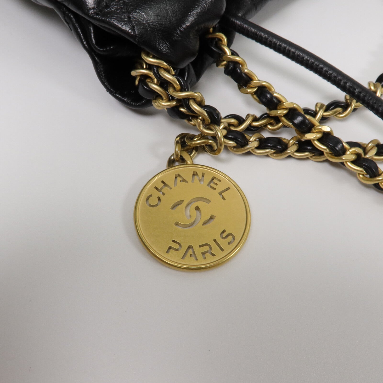 CHANEL 牛皮皮革Chanel 22 Mini鏈帶肩背袋