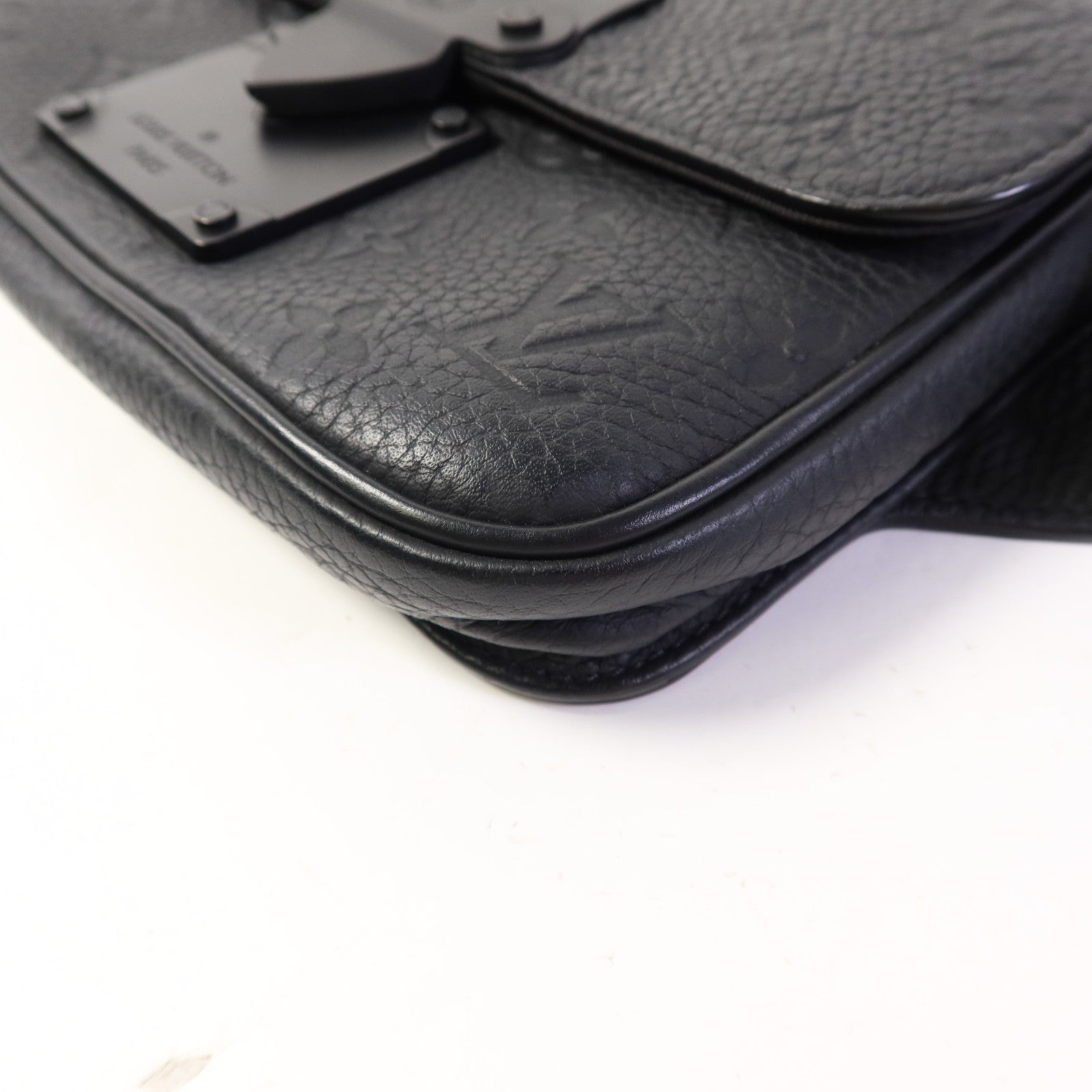 LOUIS VUITTON Taurillon Monogram S Lock Sling肩背袋