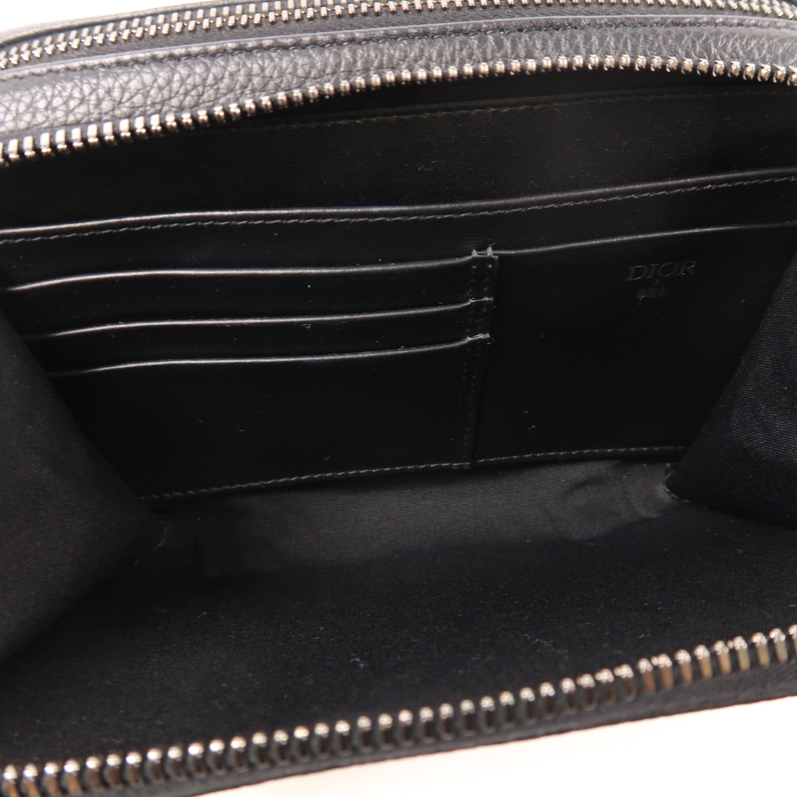 Dior 牛皮皮革ERL Pouch銀扣肩背袋