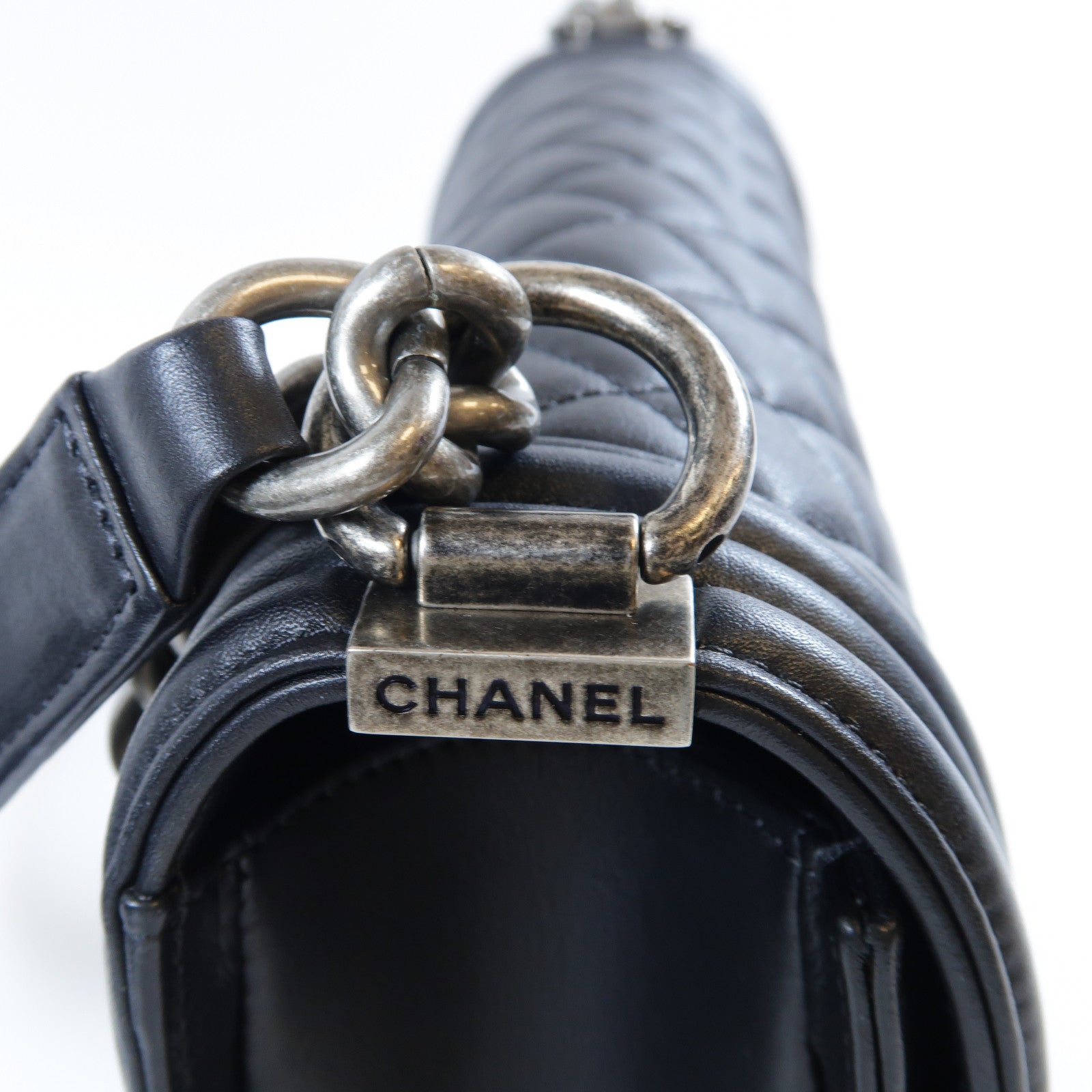 CHANEL 菱格羊皮皮革Boy Chanel銀扣鏈帶肩背袋黑色