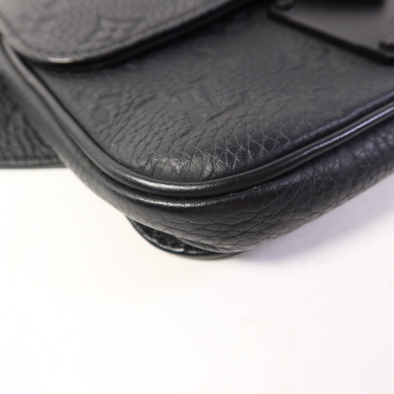 LOUIS VUITTON Taurillon Monogram S Lock Sling肩背袋