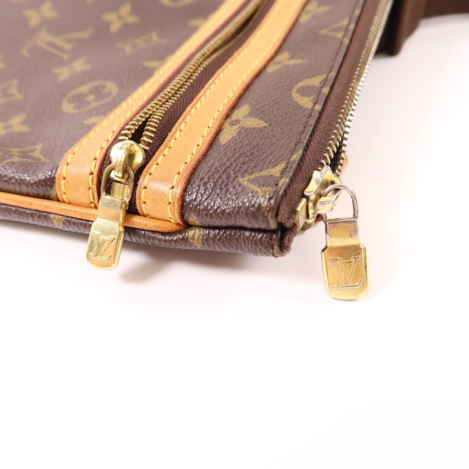 LOUIS VUITTON Monogram Pochette Bosphore金扣肩背袋