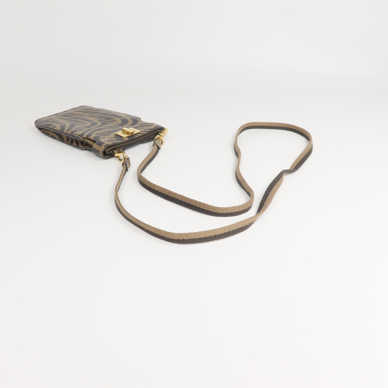 FENDI 牛皮皮革/塗層帆布Fendi Sarah Coleman Vertigo Peek-a-Phone手機袋