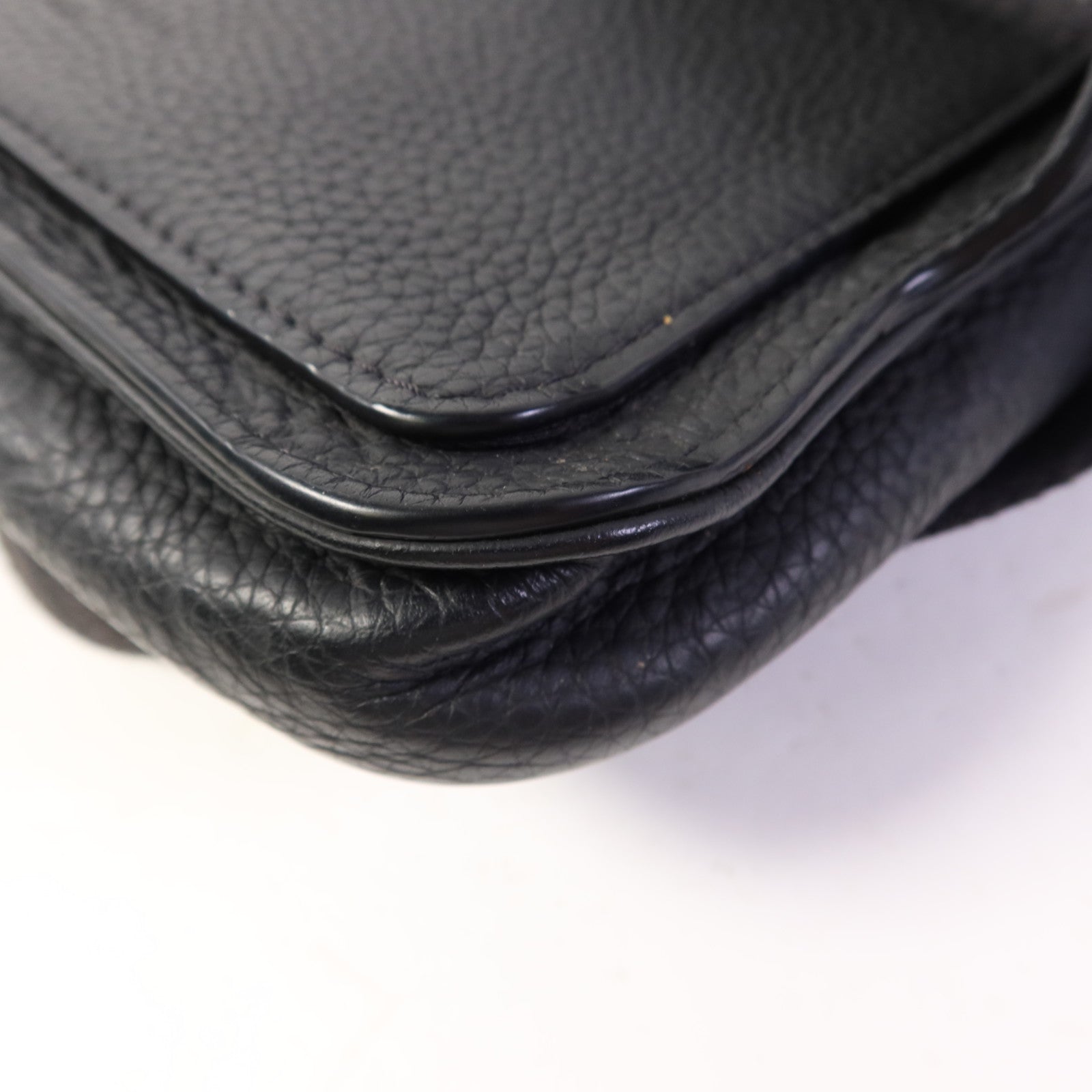 LOUIS VUITTON Taurillon Monogram S Lock Sling肩背袋