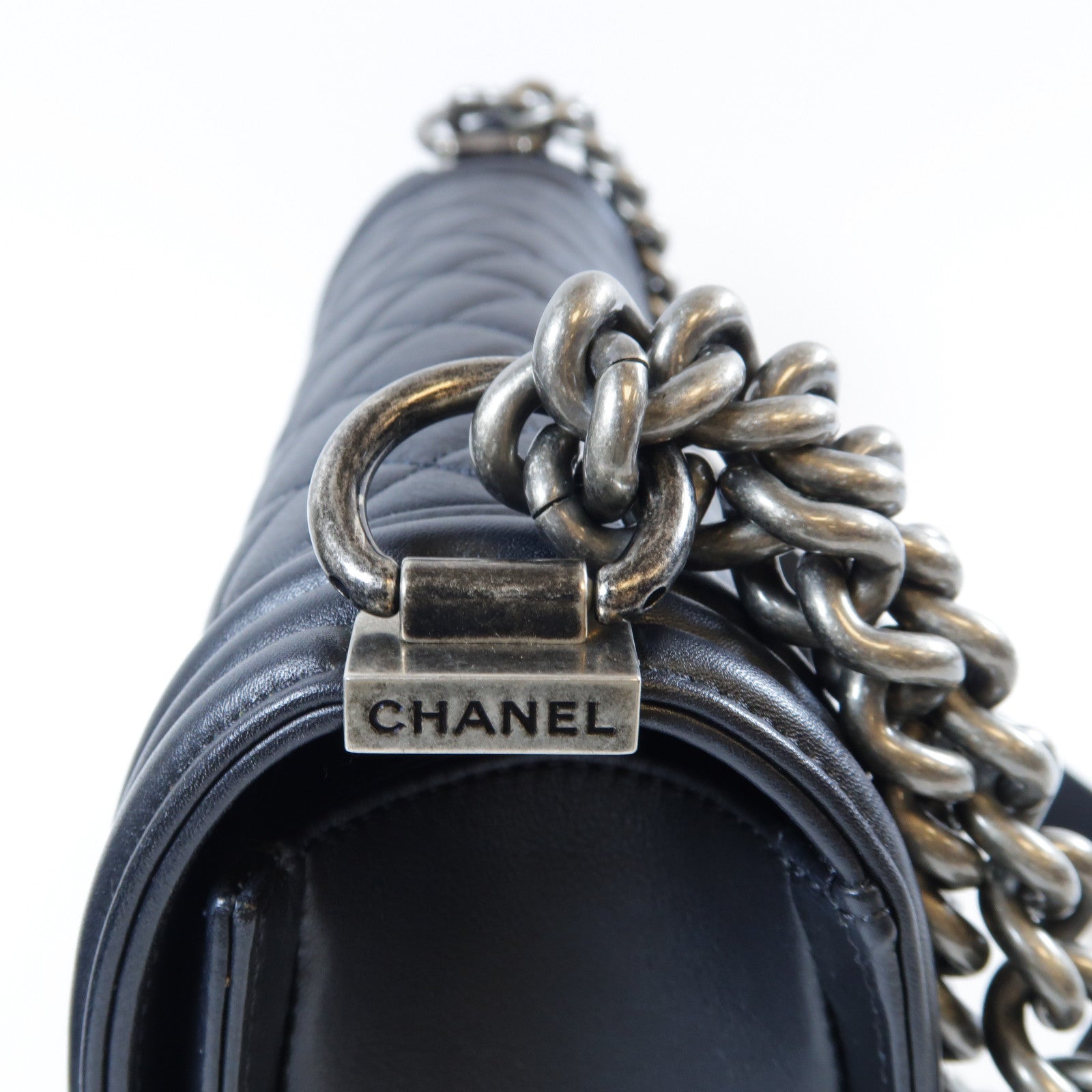 CHANEL 菱格羊皮皮革Boy Chanel銀扣鏈帶肩背袋黑色
