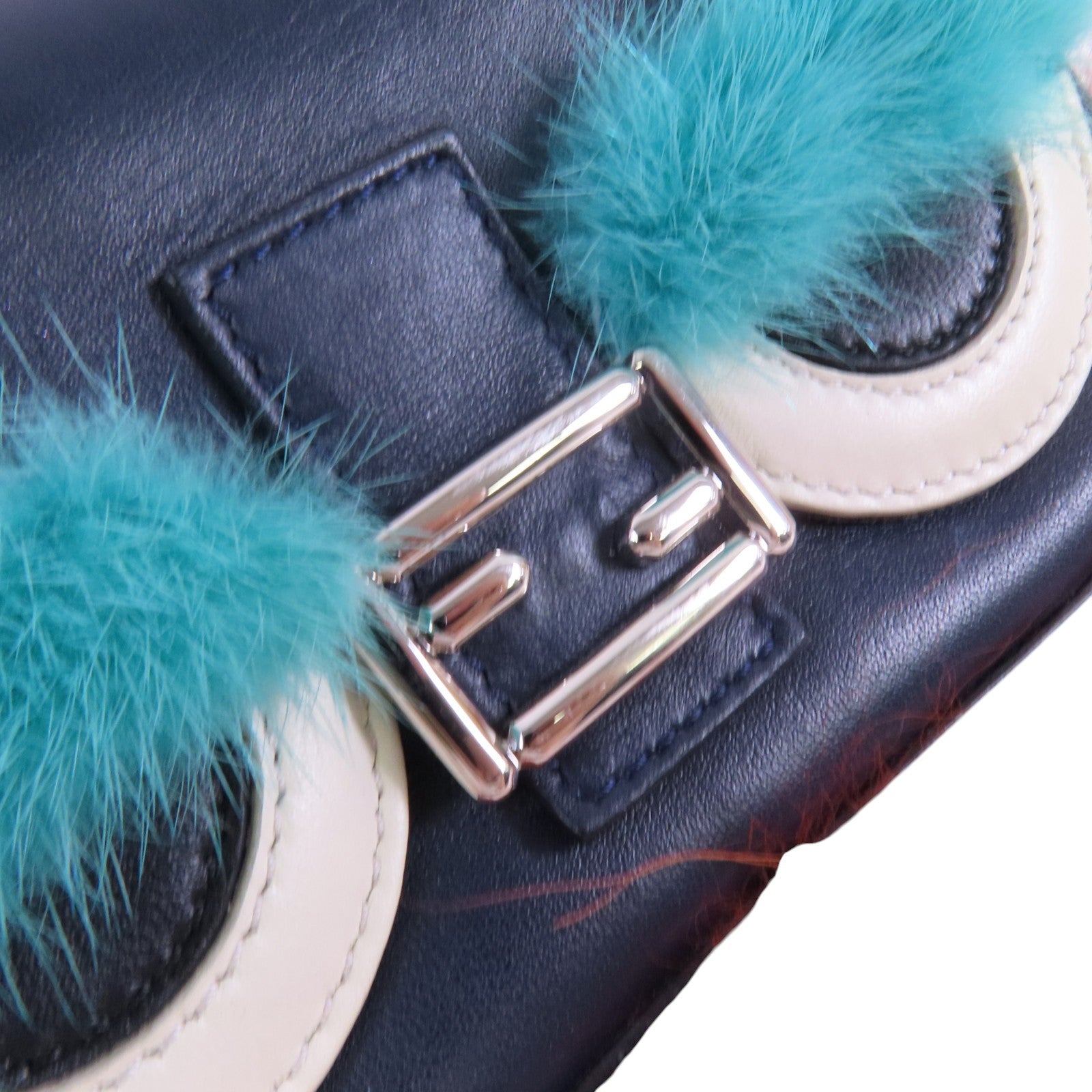 FENDI 牛皮皮革/毛皮Shoulder Bag銀扣肩背袋