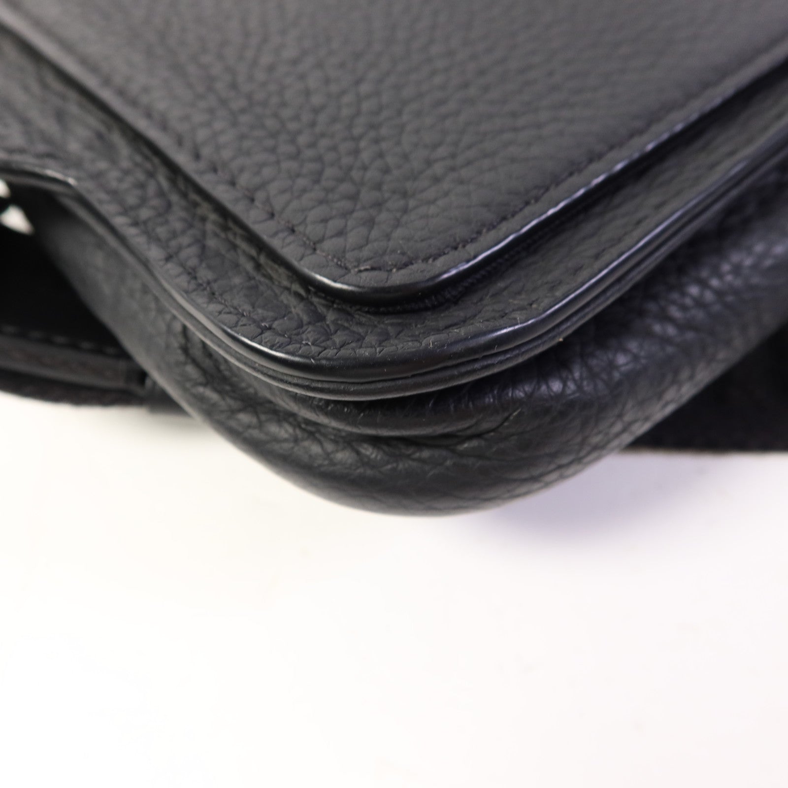 LOUIS VUITTON Taurillon Monogram S Lock Sling肩背袋