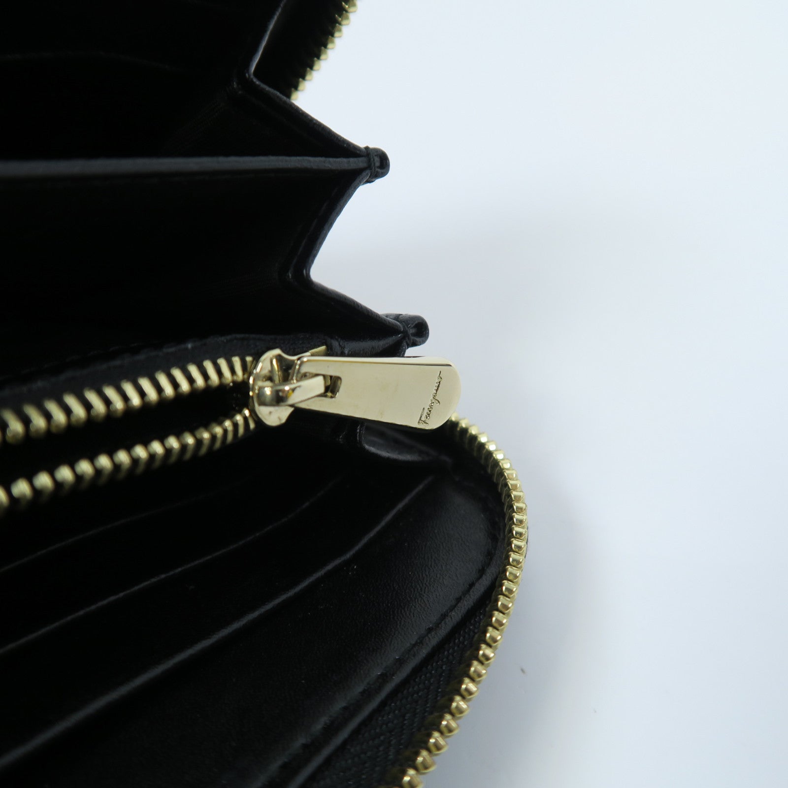 Salvatore Ferragamo 【激減優惠】牛皮皮革Long Wallet金扣長錢包黑色