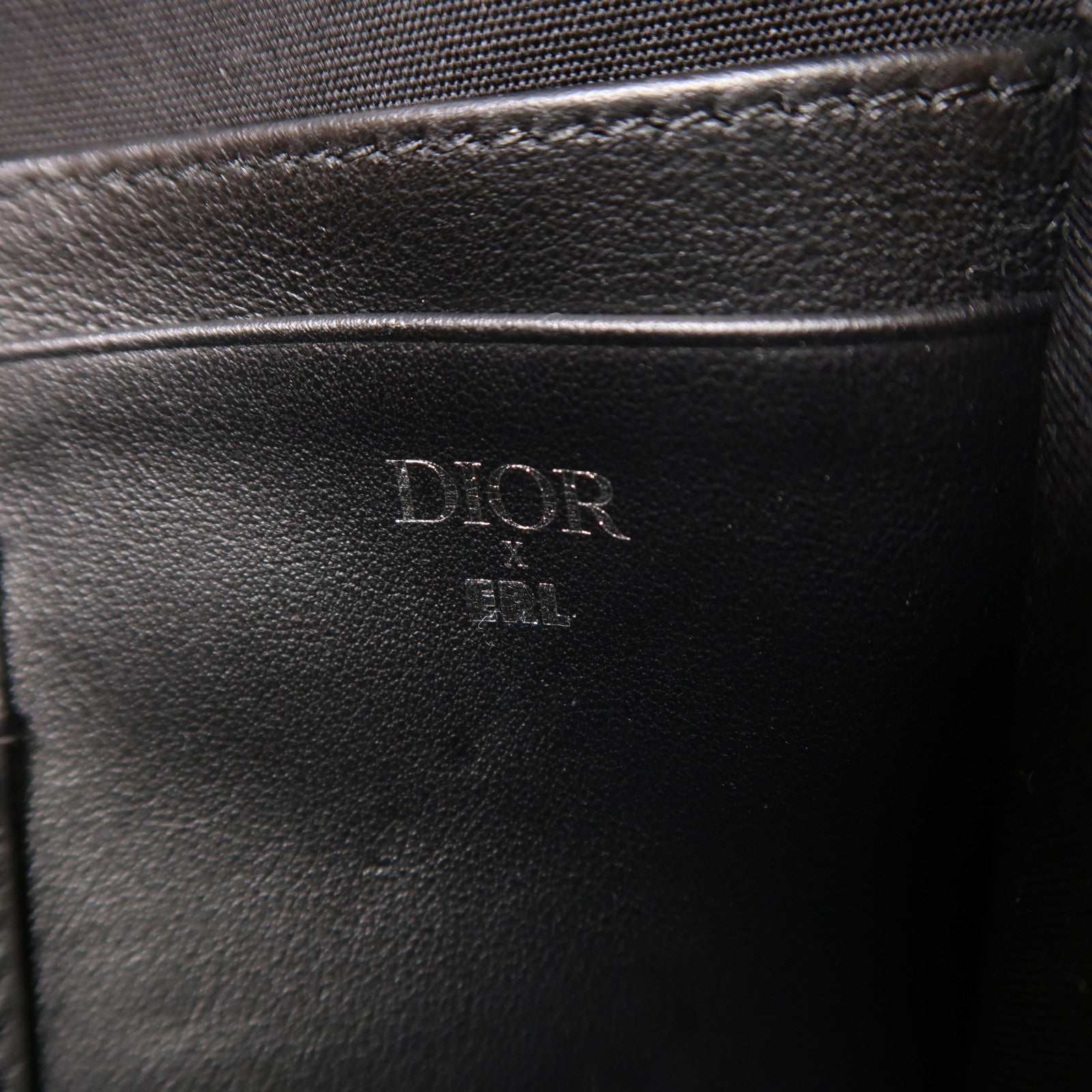 Dior 牛皮皮革ERL Pouch銀扣肩背袋