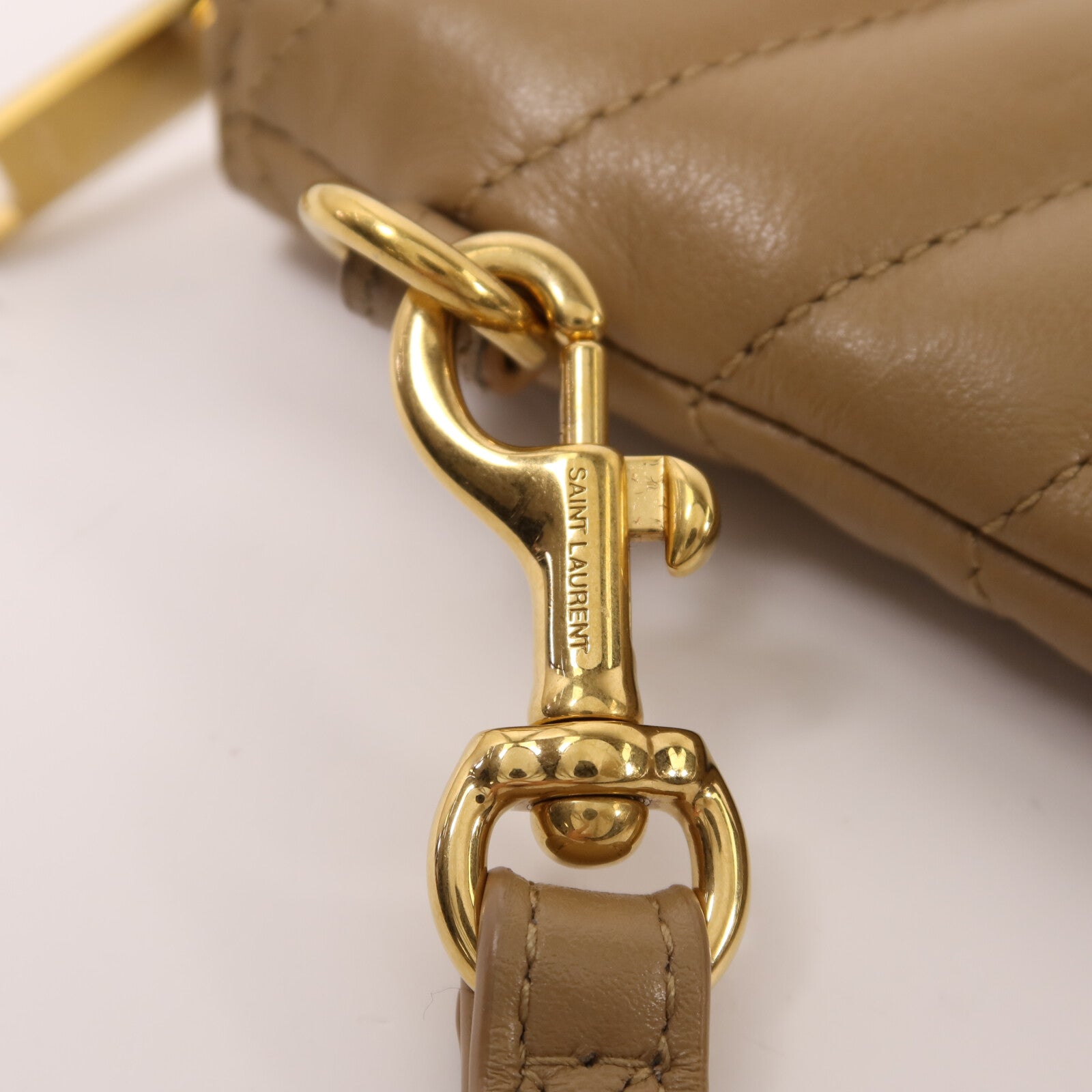 YVES SAINT LAURENT 牛皮皮革Pouch金扣手拿包