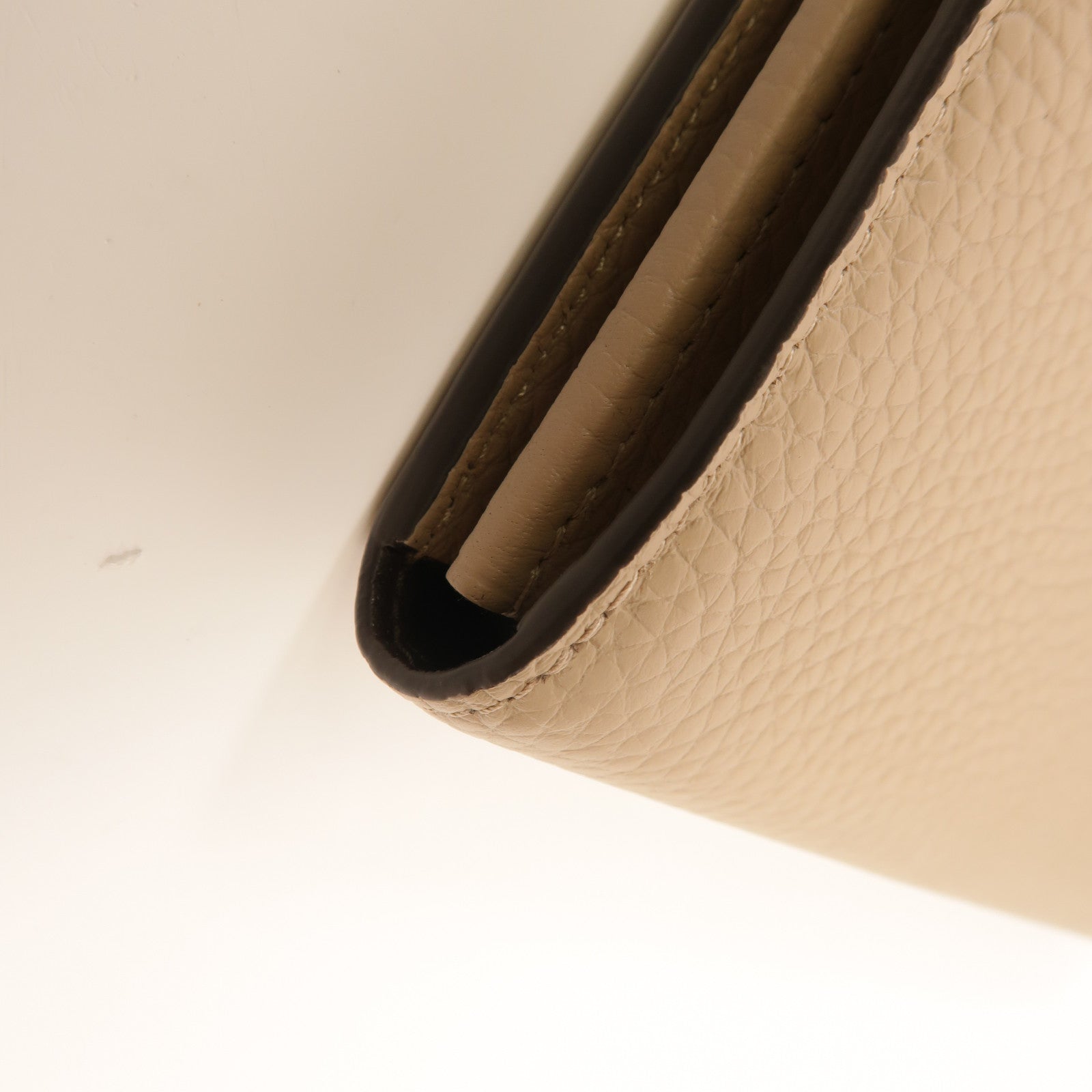 LOUIS VUITTON Taurillon皮革Capucines Wallet金扣長錢包